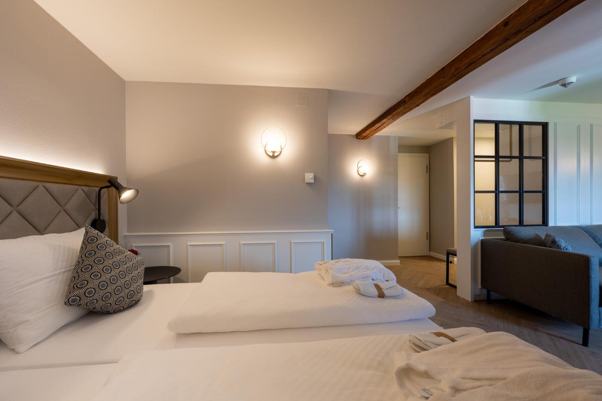Deluxe Double Room - Photo 11