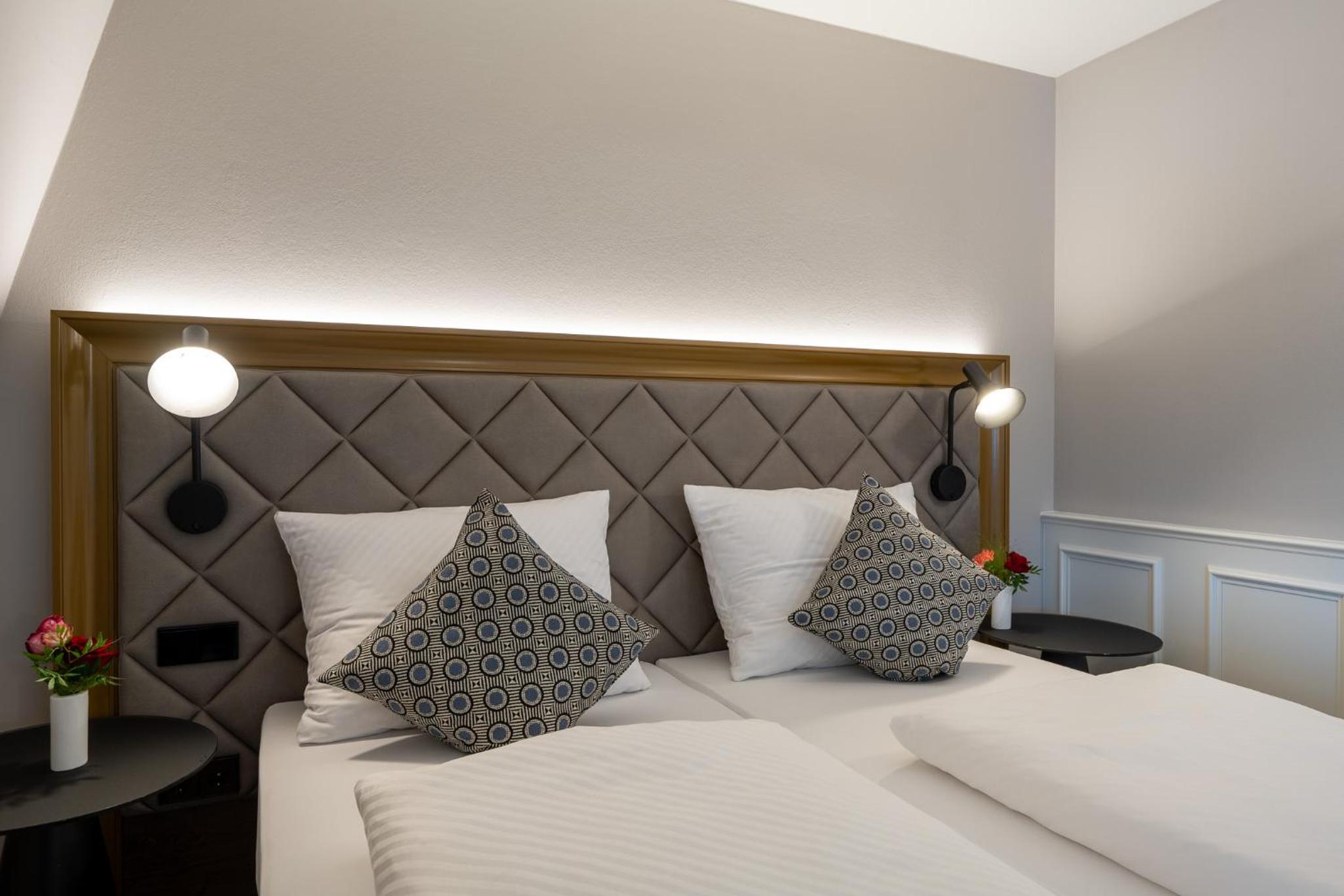 Deluxe Double Room - Photo 9