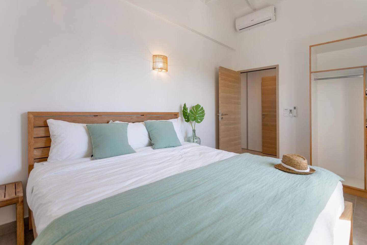 Three-Bedroom Villa photo 3