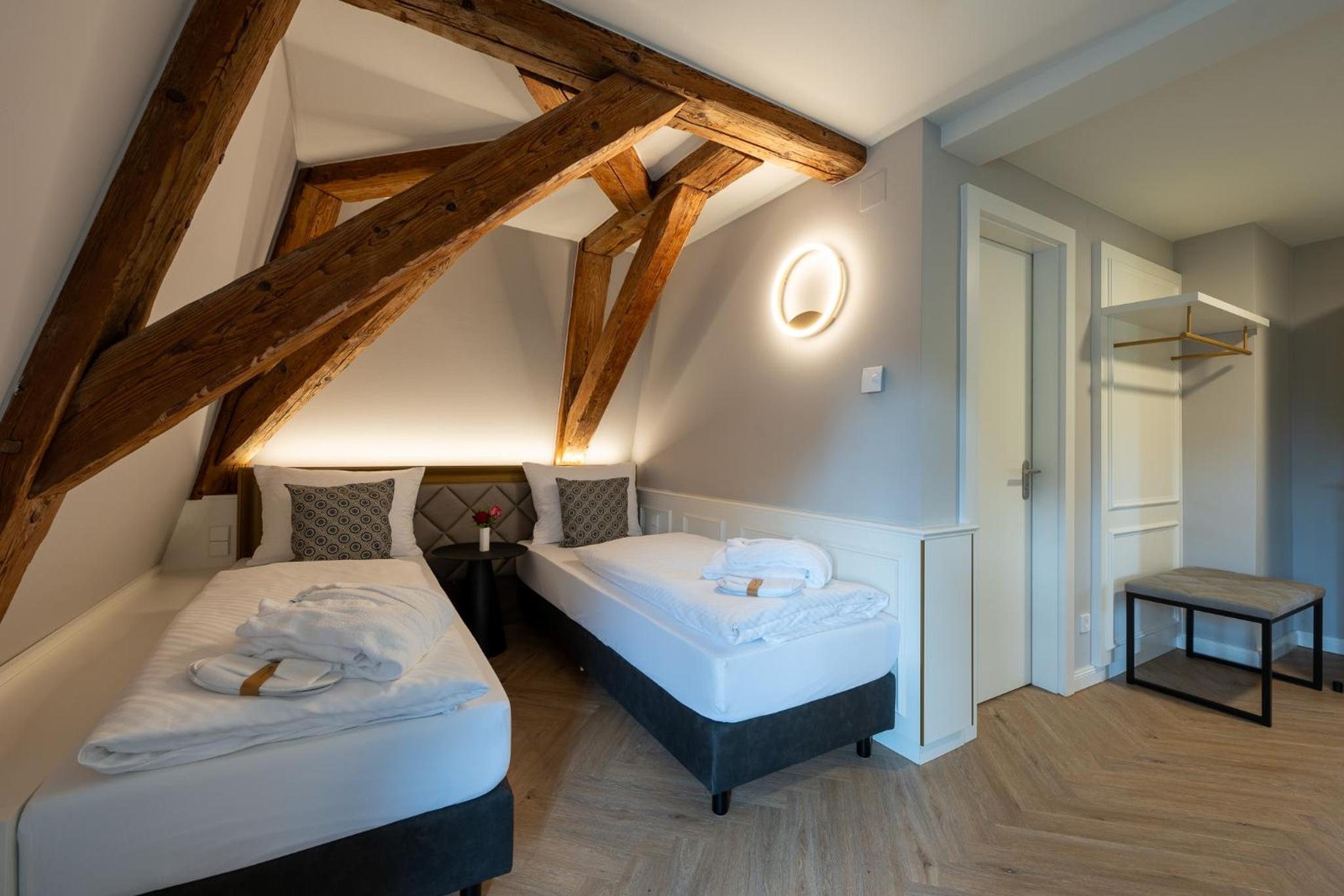 Deluxe Double Room - Photo 20