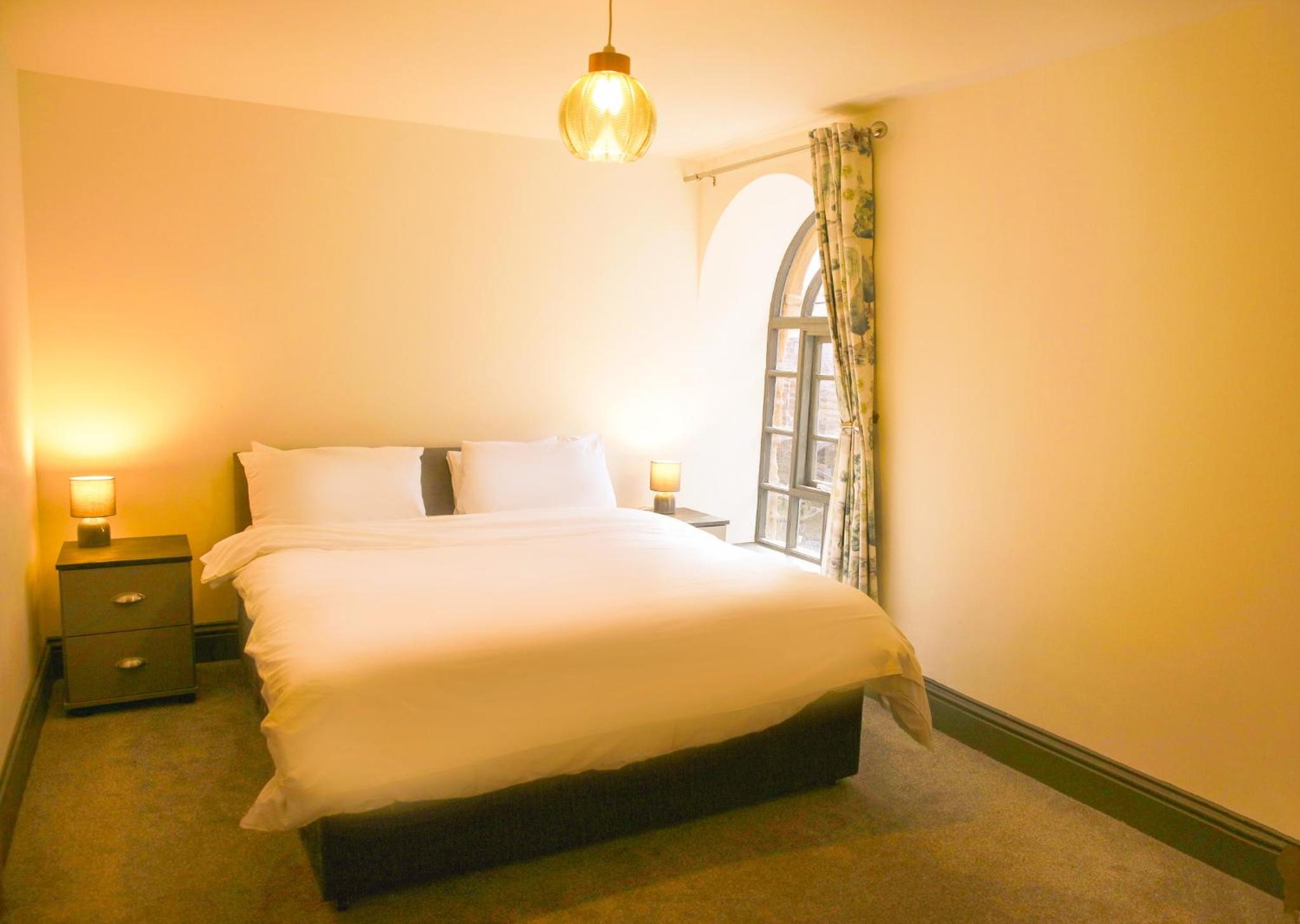 Deluxe King Room - Photo 12