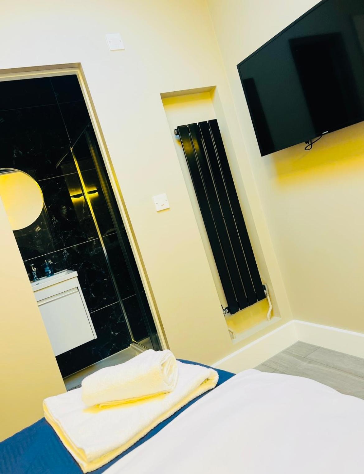 Double Room With Private Bathroom photo 2