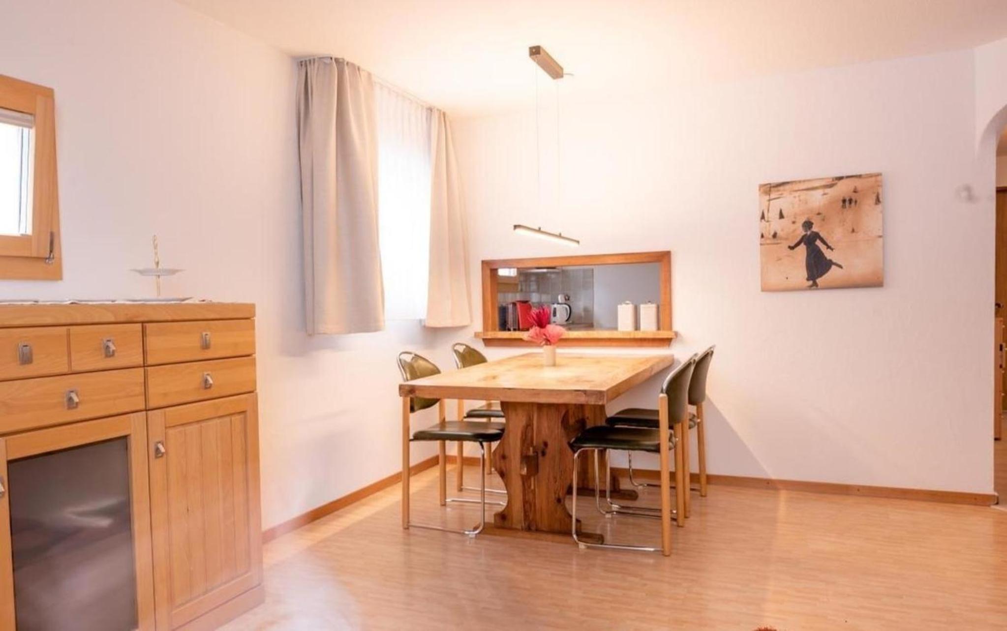 Apartment photo 2