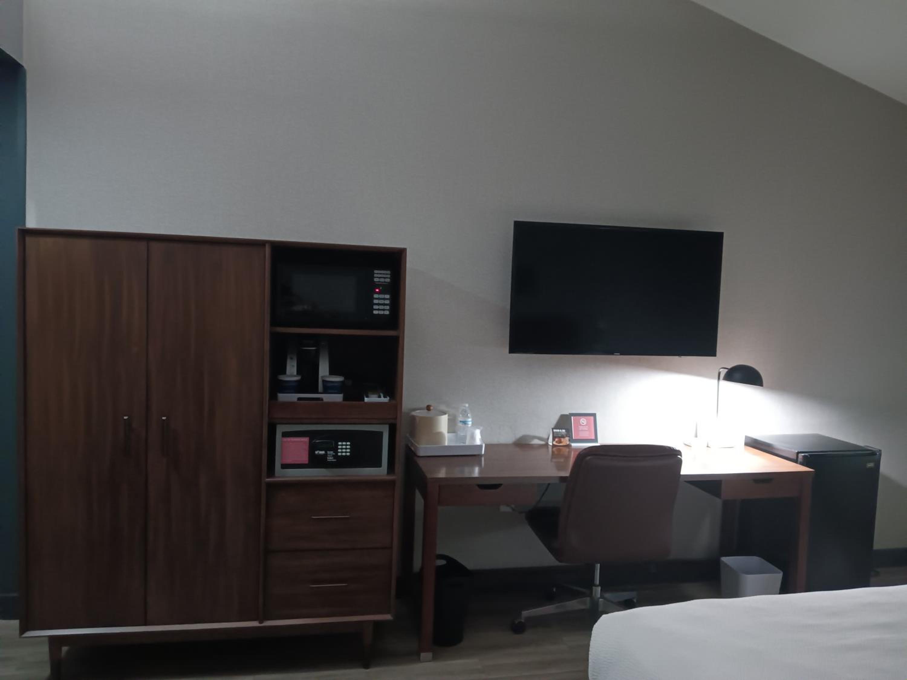 Queen Room with Two Queen Beds and Adapted Tub - Mobility and Hearing Accessible
