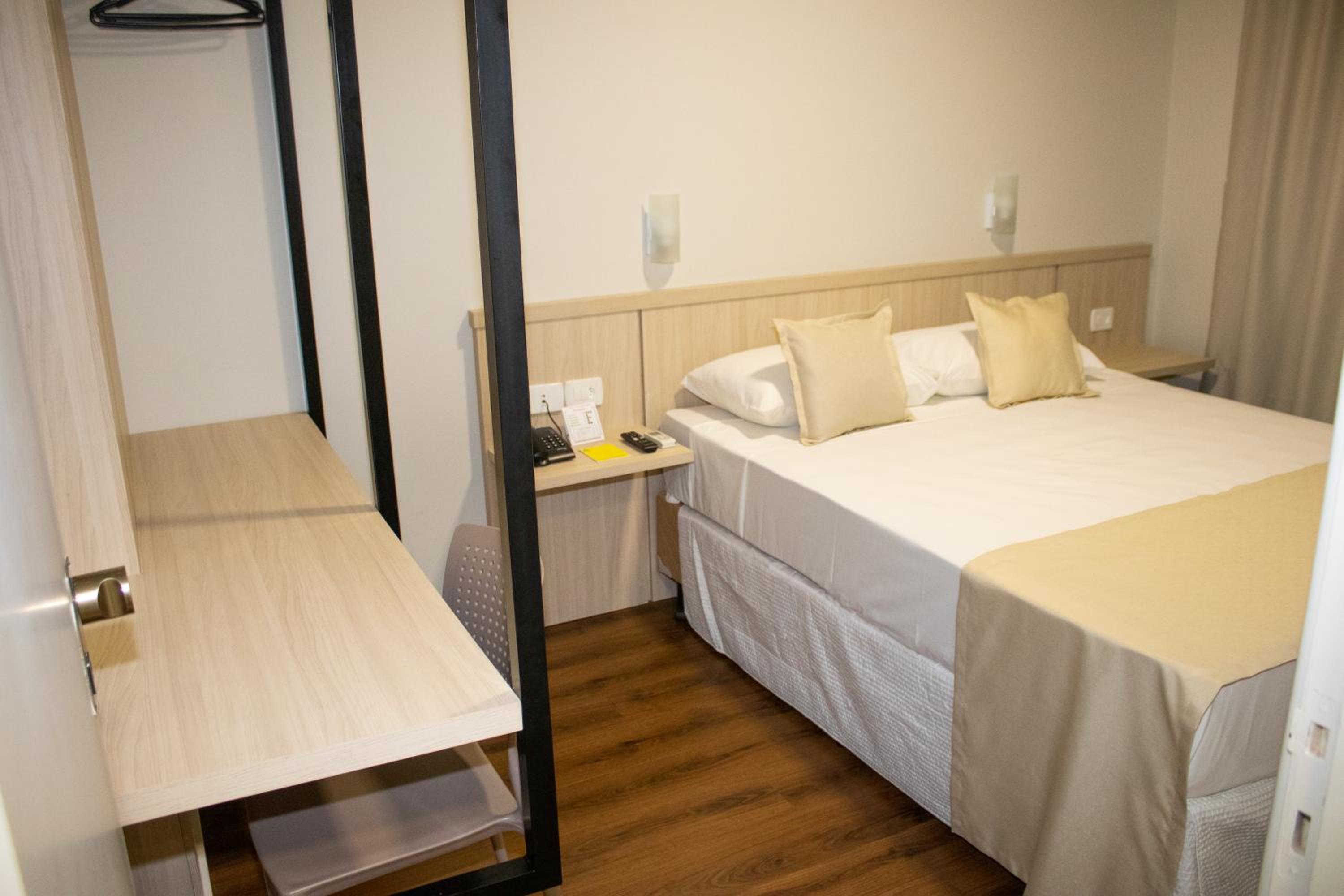 Deluxe Queen Room photo 3