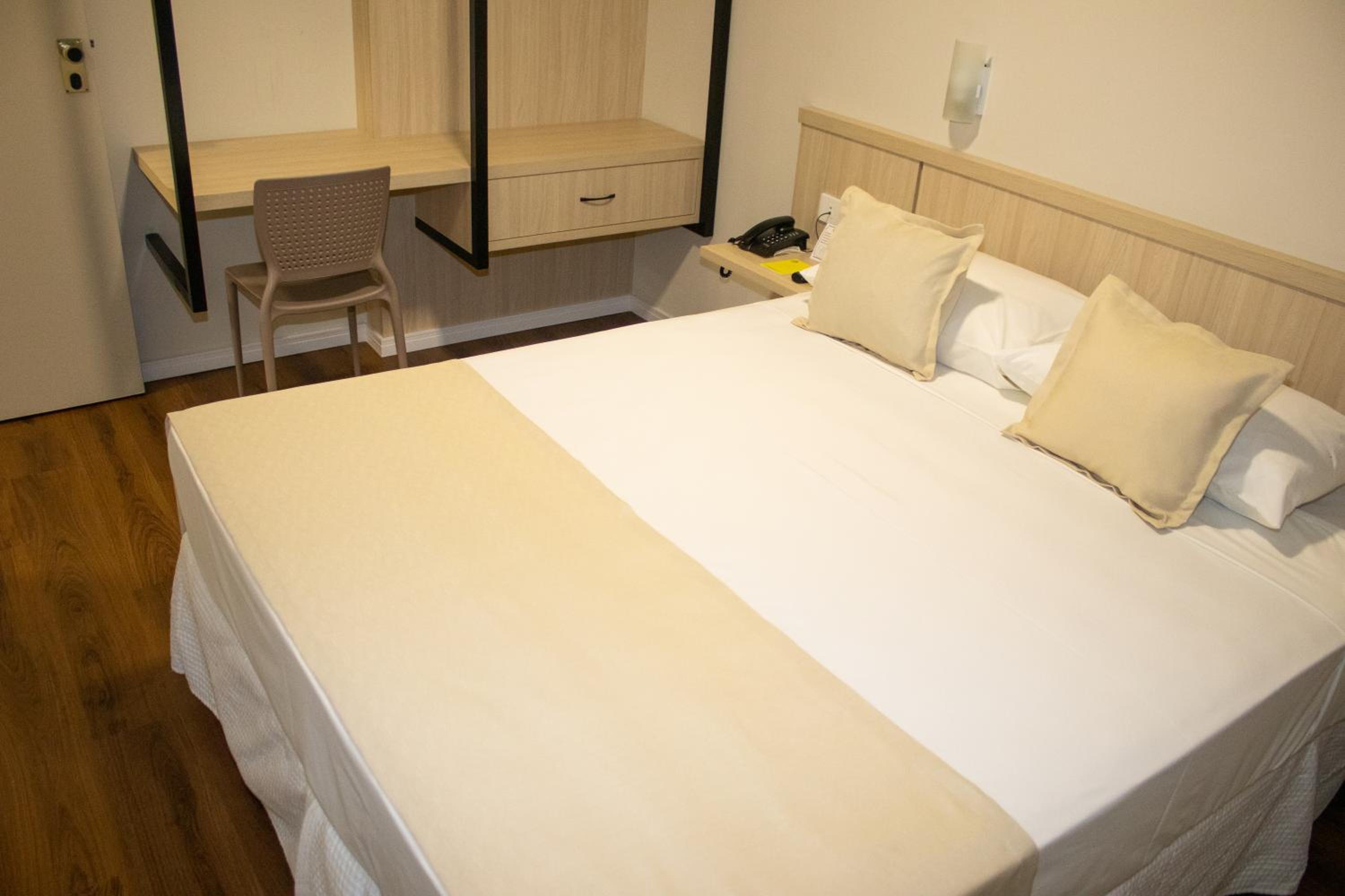 Deluxe Queen Room photo 1