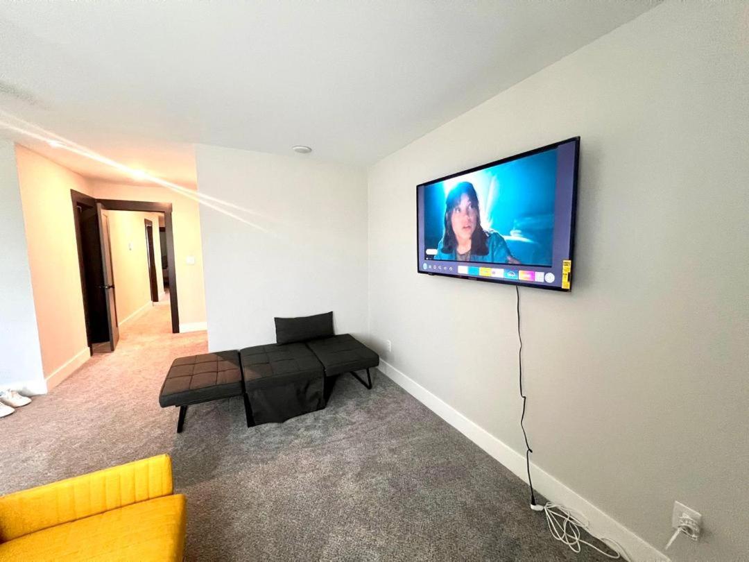 Three-Bedroom House - Photo 39