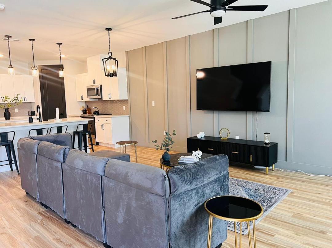 Three-Bedroom House - Photo 34