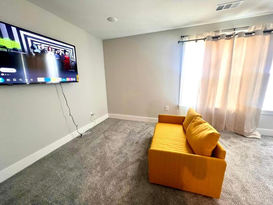 Three-Bedroom House - Photo 33
