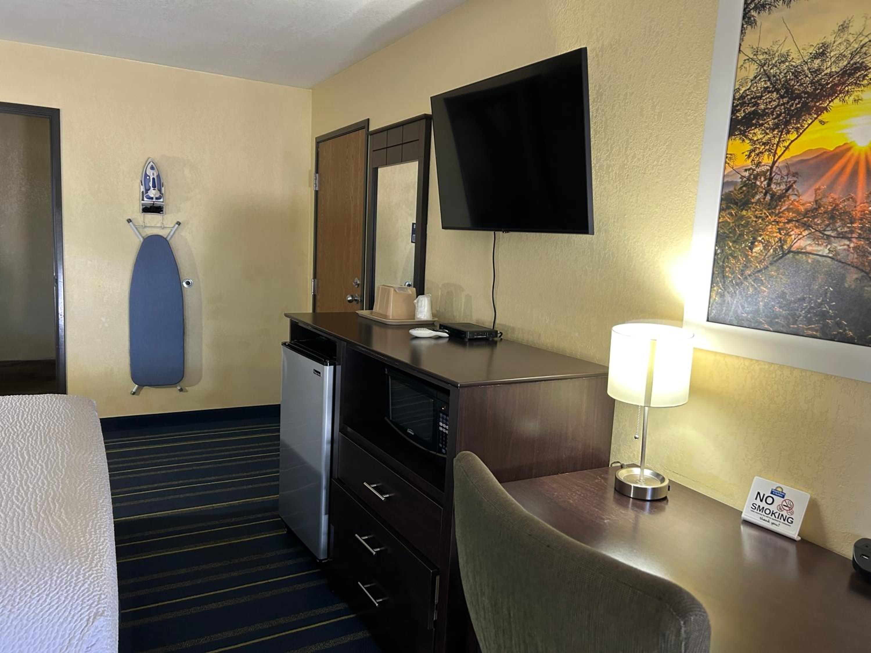 King Room - Disability Access/Non-Smoking - Photo 3