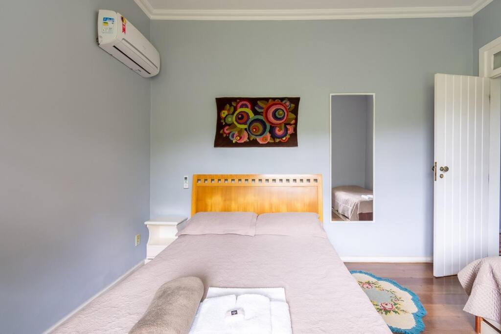 Five-Bedroom House photo 3