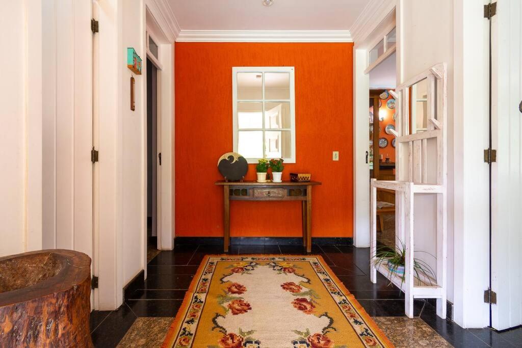 Five-Bedroom House photo 1