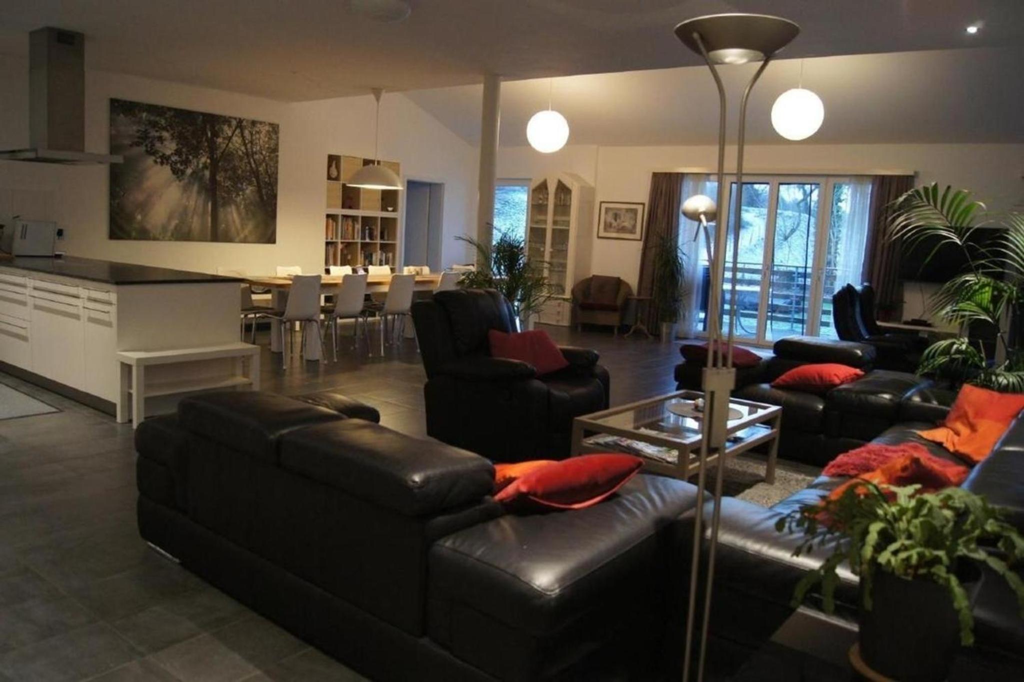 Five-Bedroom Apartment photo 2