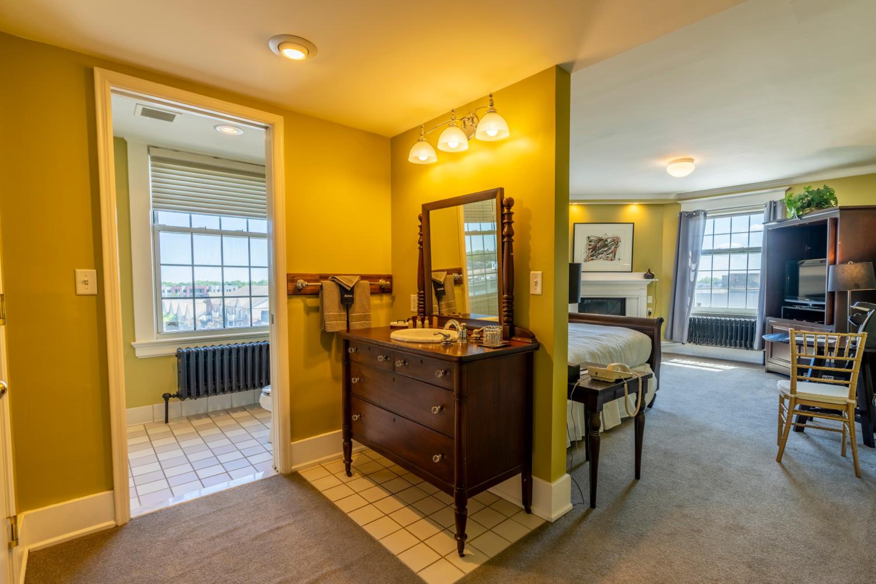Deluxe Room - Photo 11