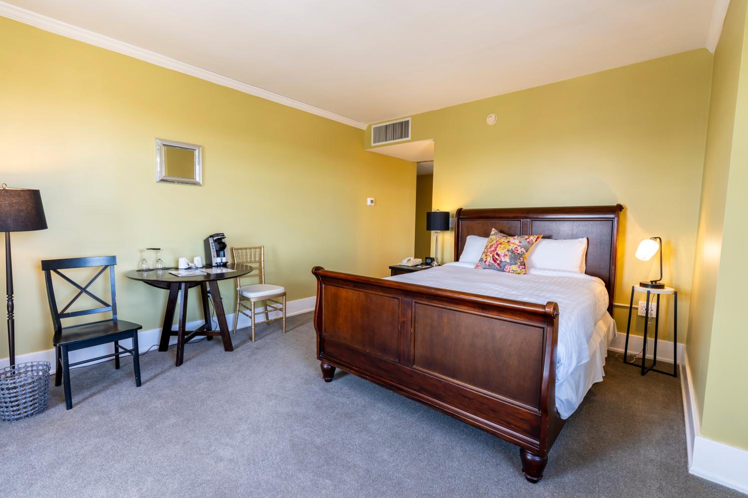 Deluxe Room - Photo 10