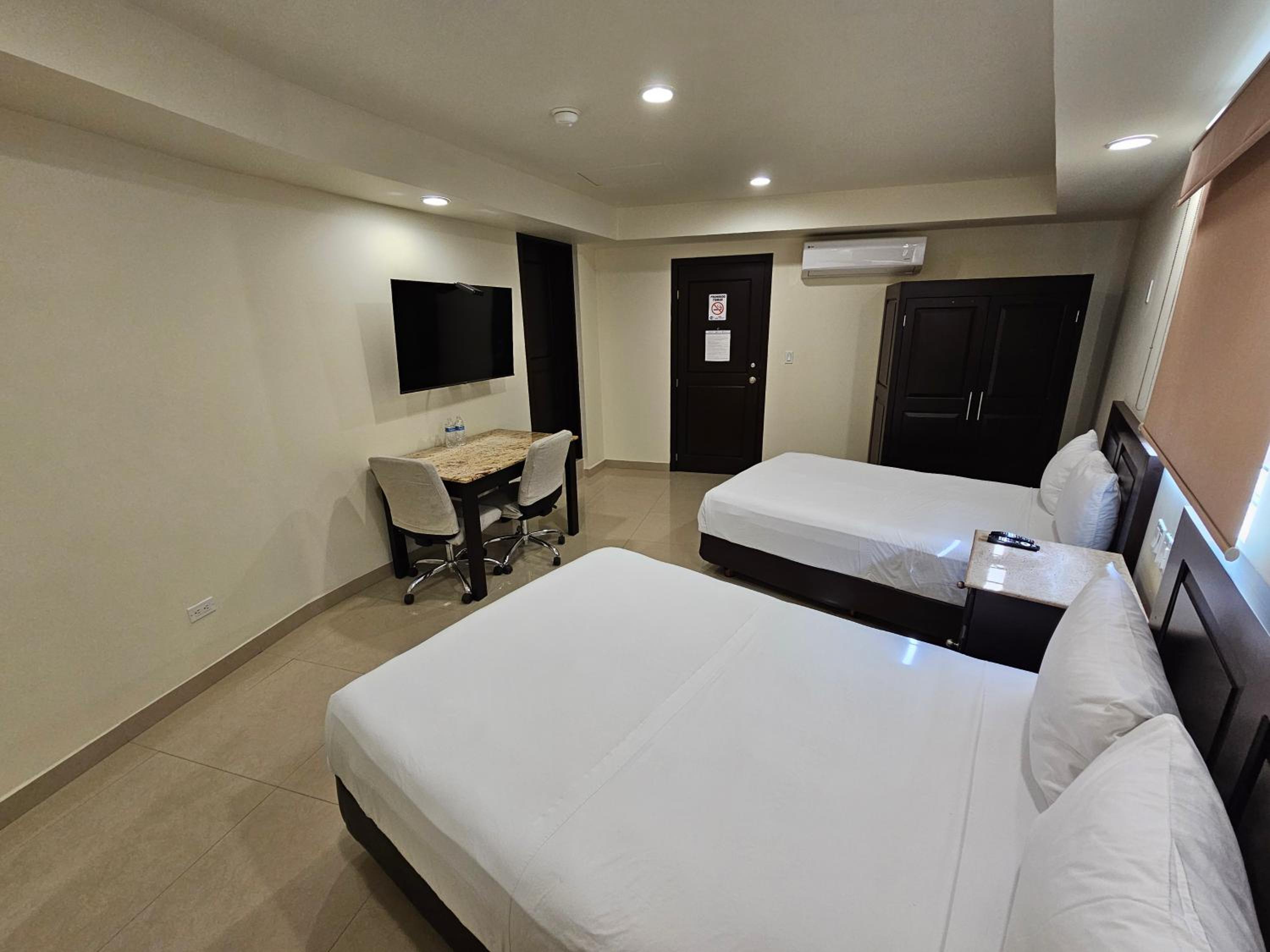Double Room with Two Double Beds photo 2