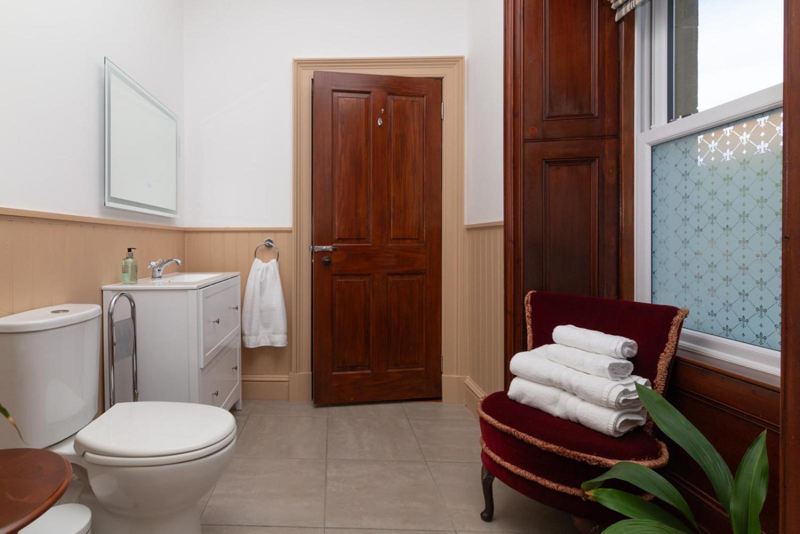 Superior King Room - Photo 6