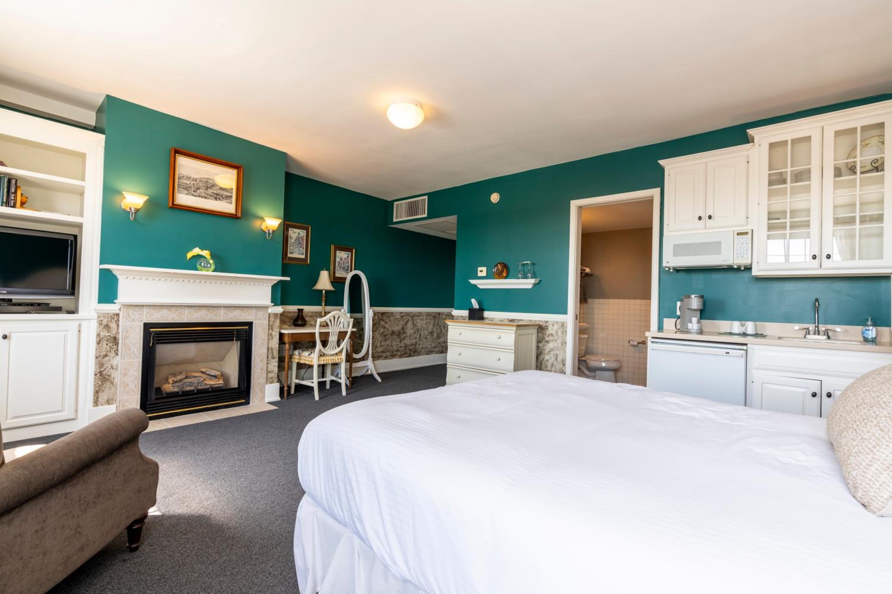 Deluxe Room - Photo 5