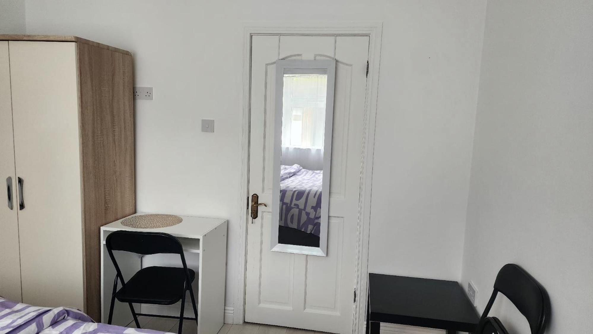 Double Room With Private Bathroom photo 1