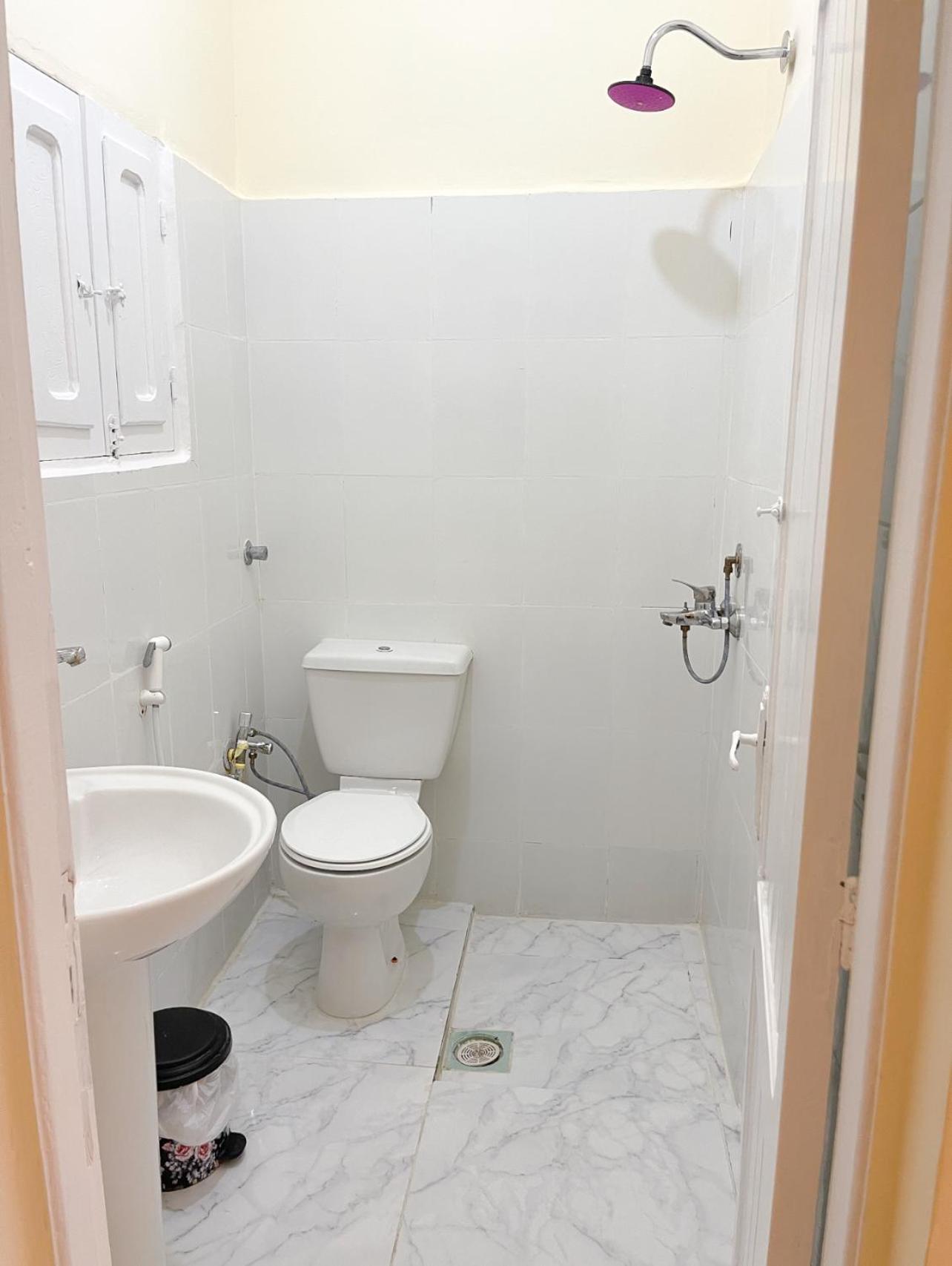 Economy Double Room - Photo 11