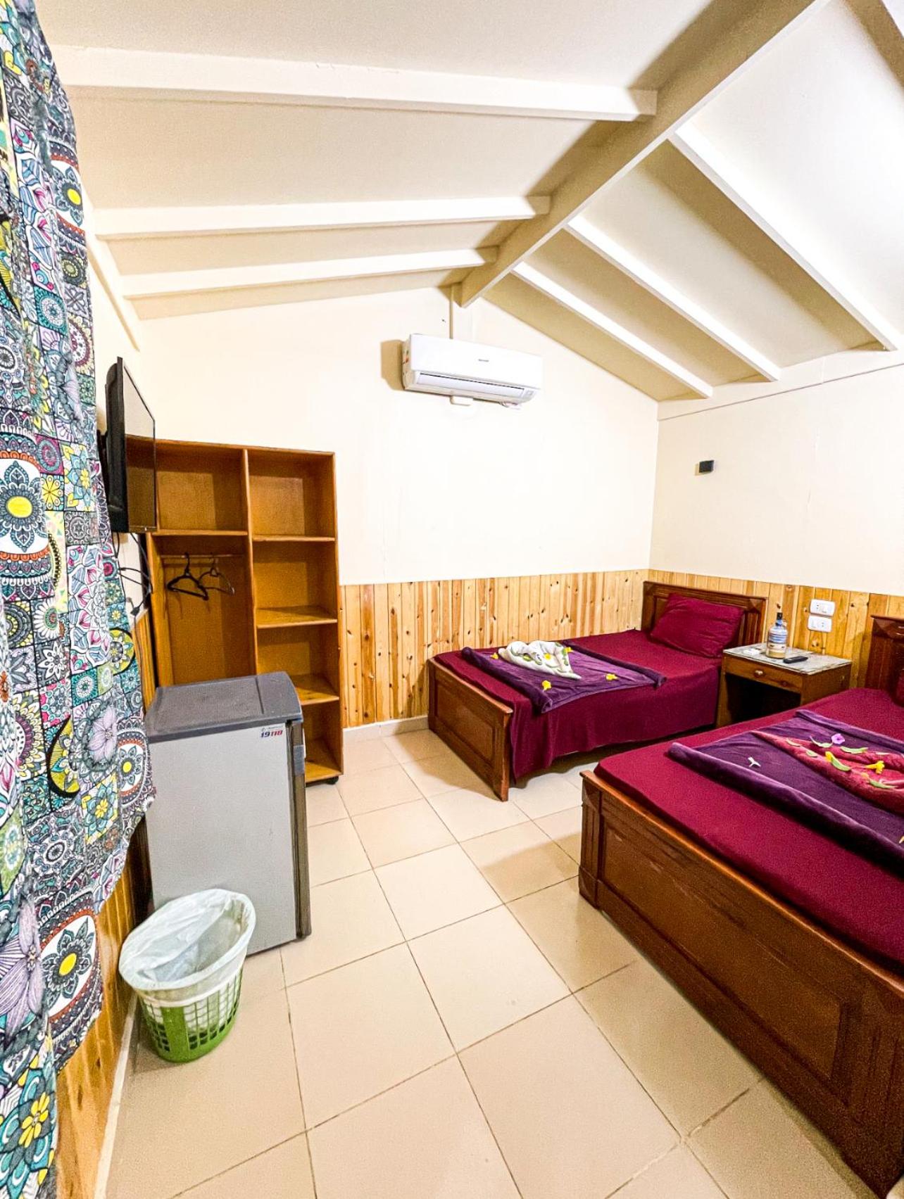Economy Double Room - Photo 10