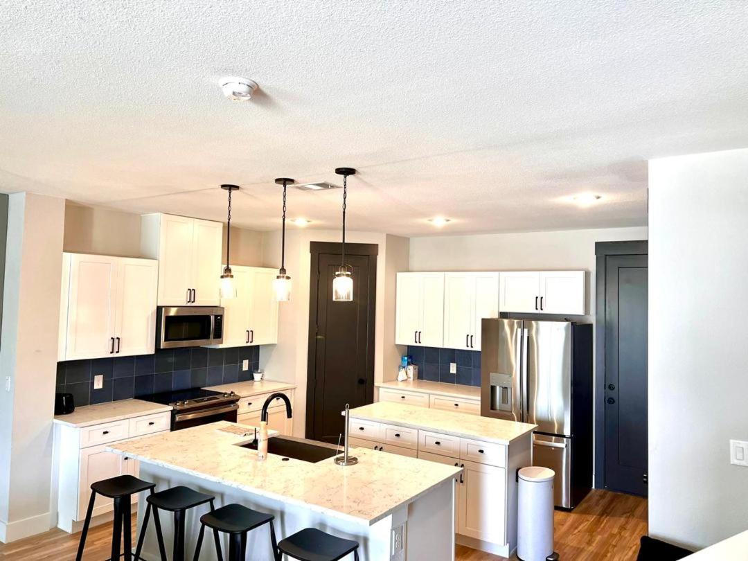 Three-Bedroom House - Photo 45