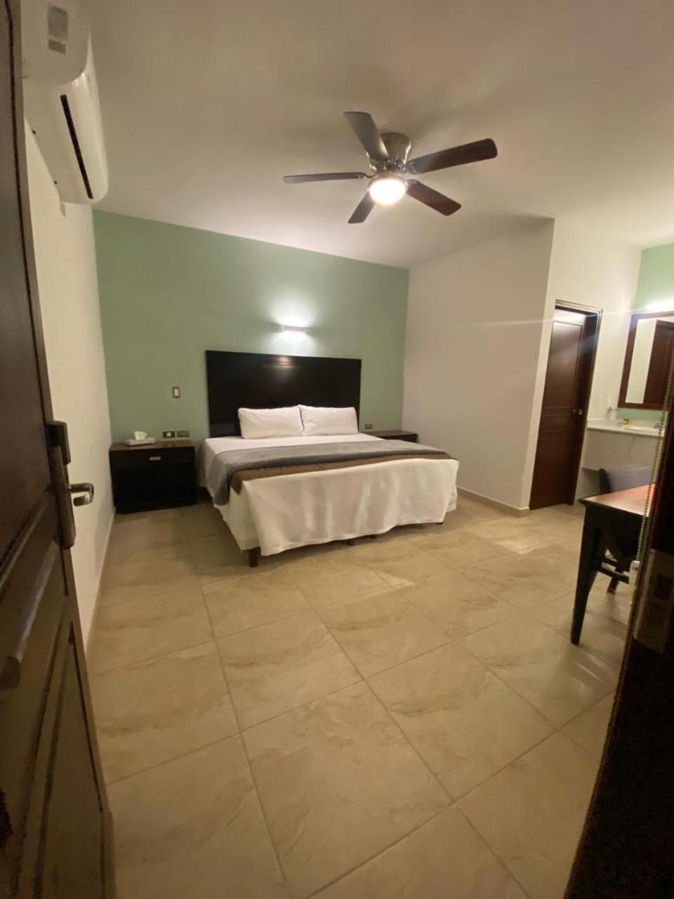Deluxe King Room photo 3
