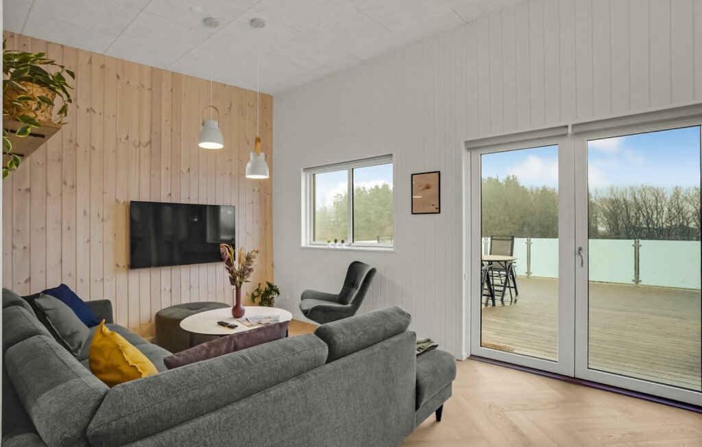 Four-Bedroom Holiday Home photo 3