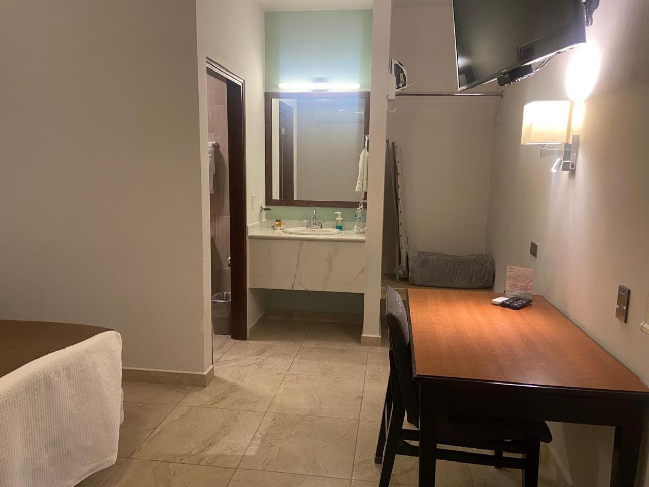 Deluxe King Room photo 1