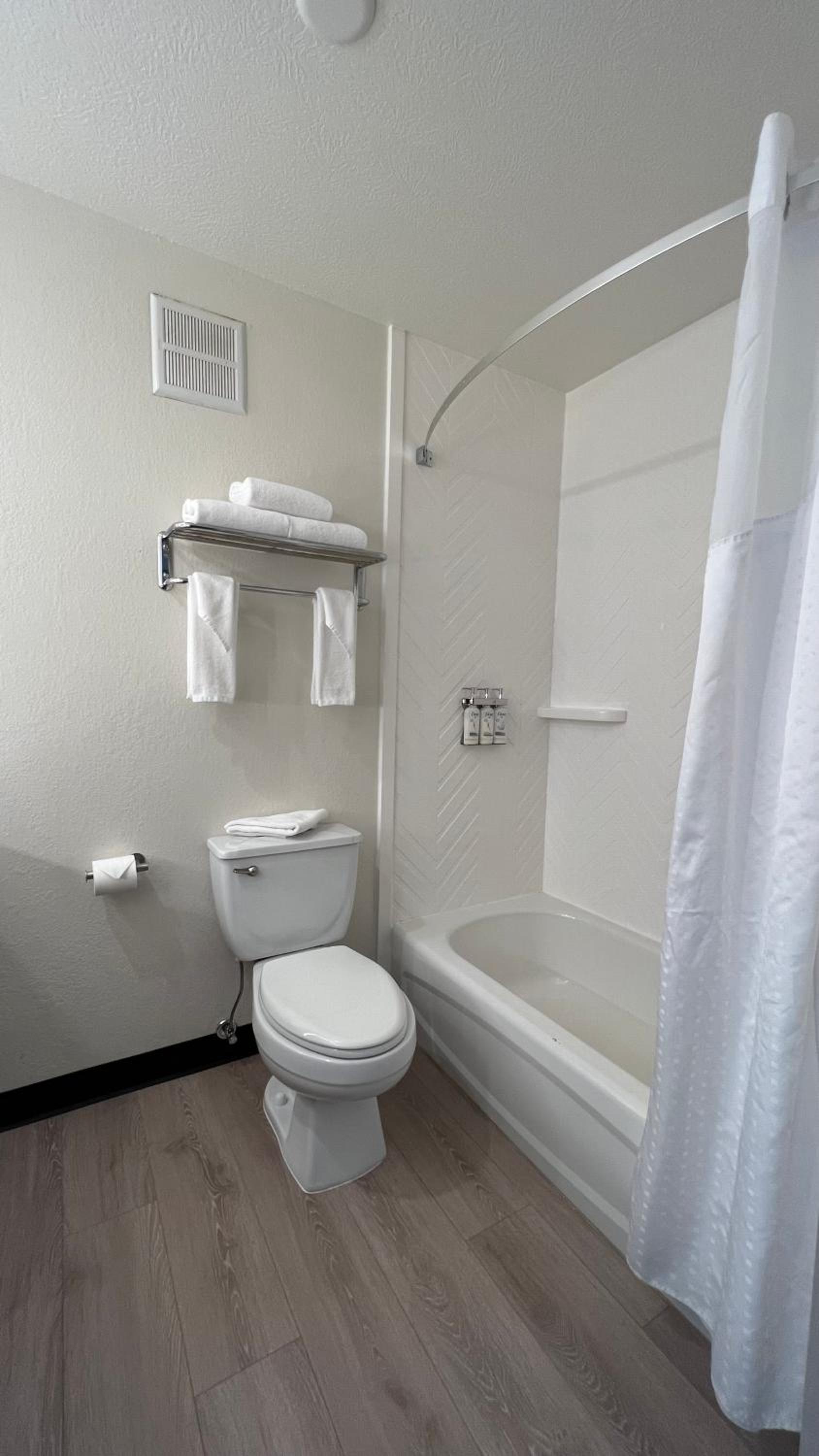 Standard Queen Room - Photo 6