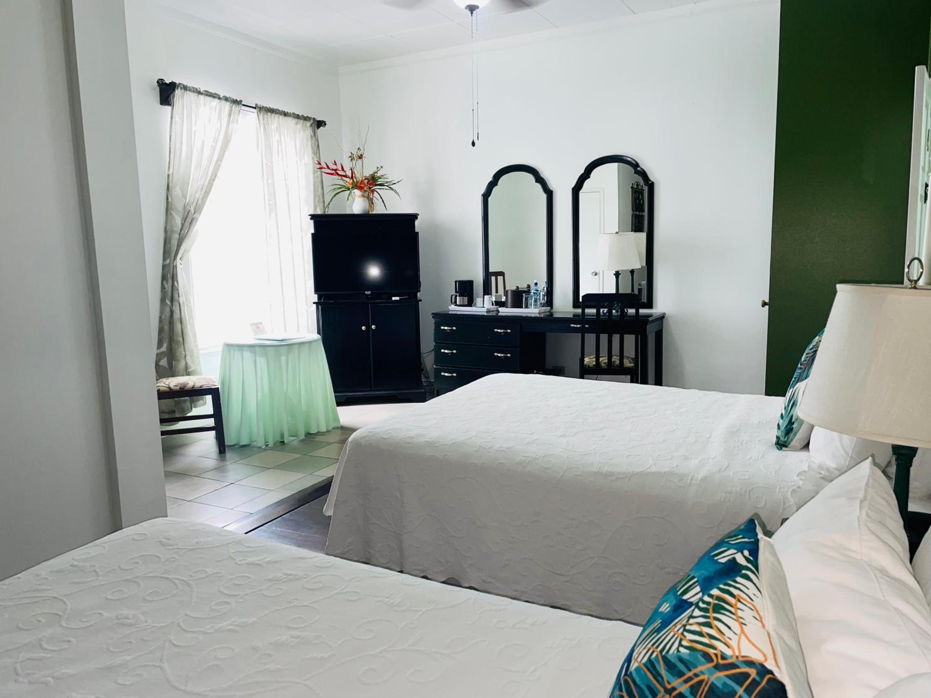 Traditional Room - 2 Double Beds (Lobby Entrance)