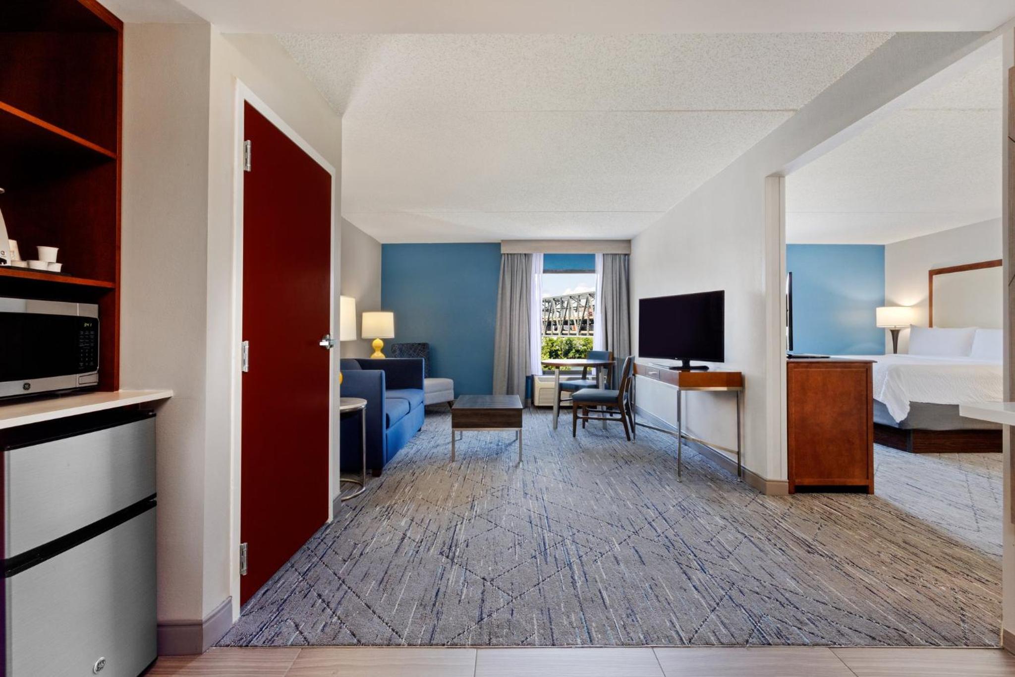 Premium King Suite with Sofa Bed and River View - Photo 16