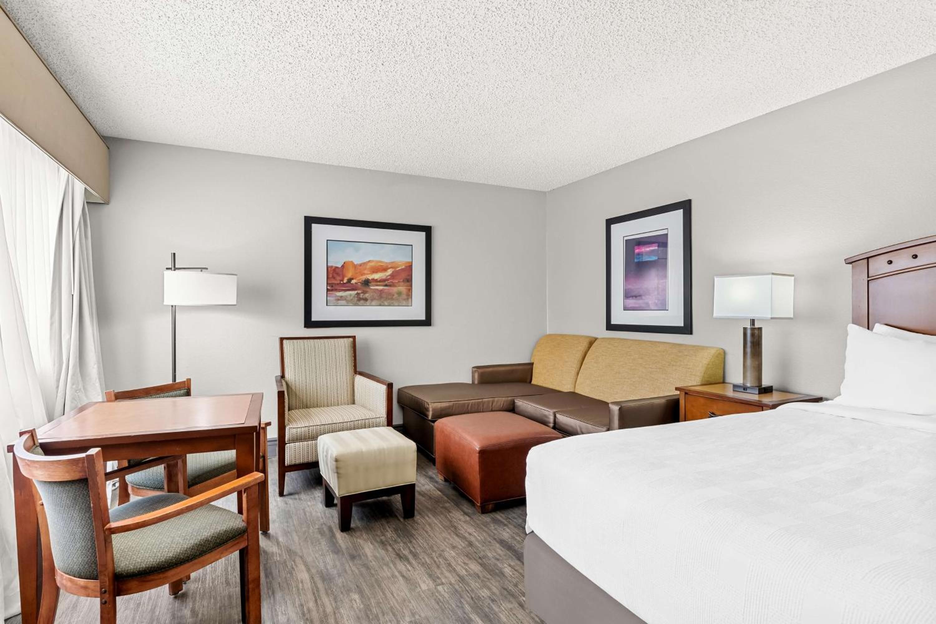Family Queen Suite with Two Queen Beds - Non-Smoking photo 1