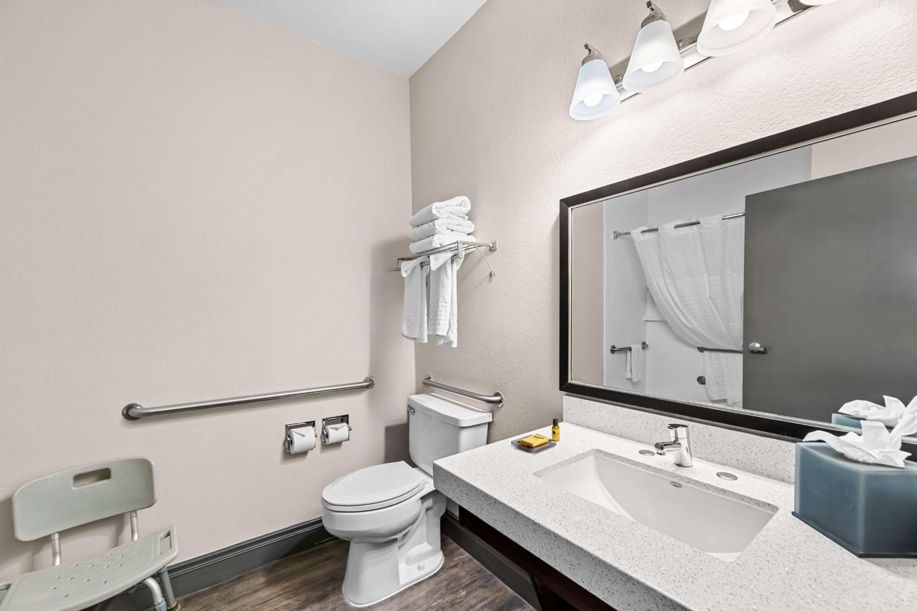 King Room with Roll-in Shower - Disability Access/Non-Smoking photo 3