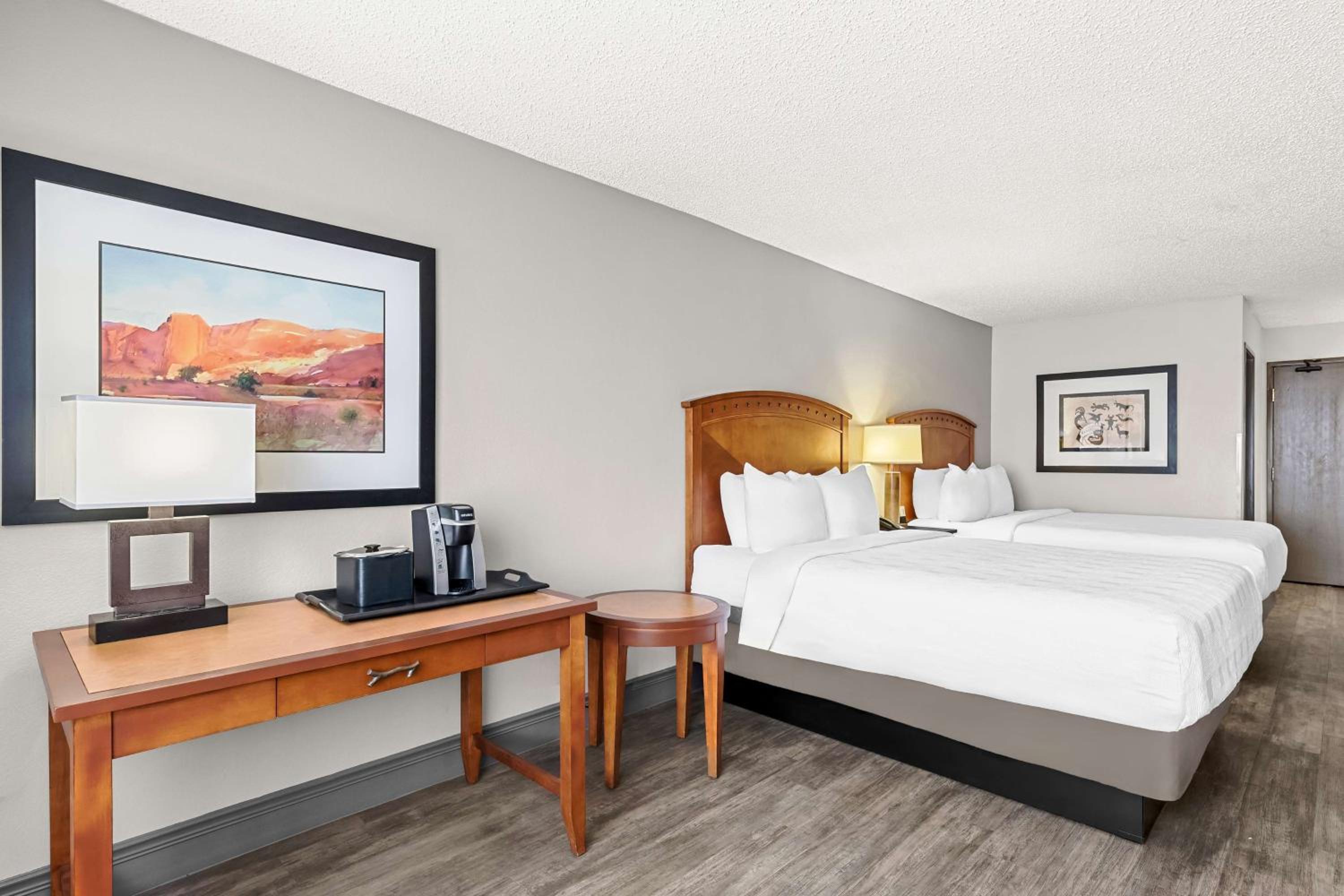 Large Queen Room with Two Queen Beds - Non-Smoking photo 3