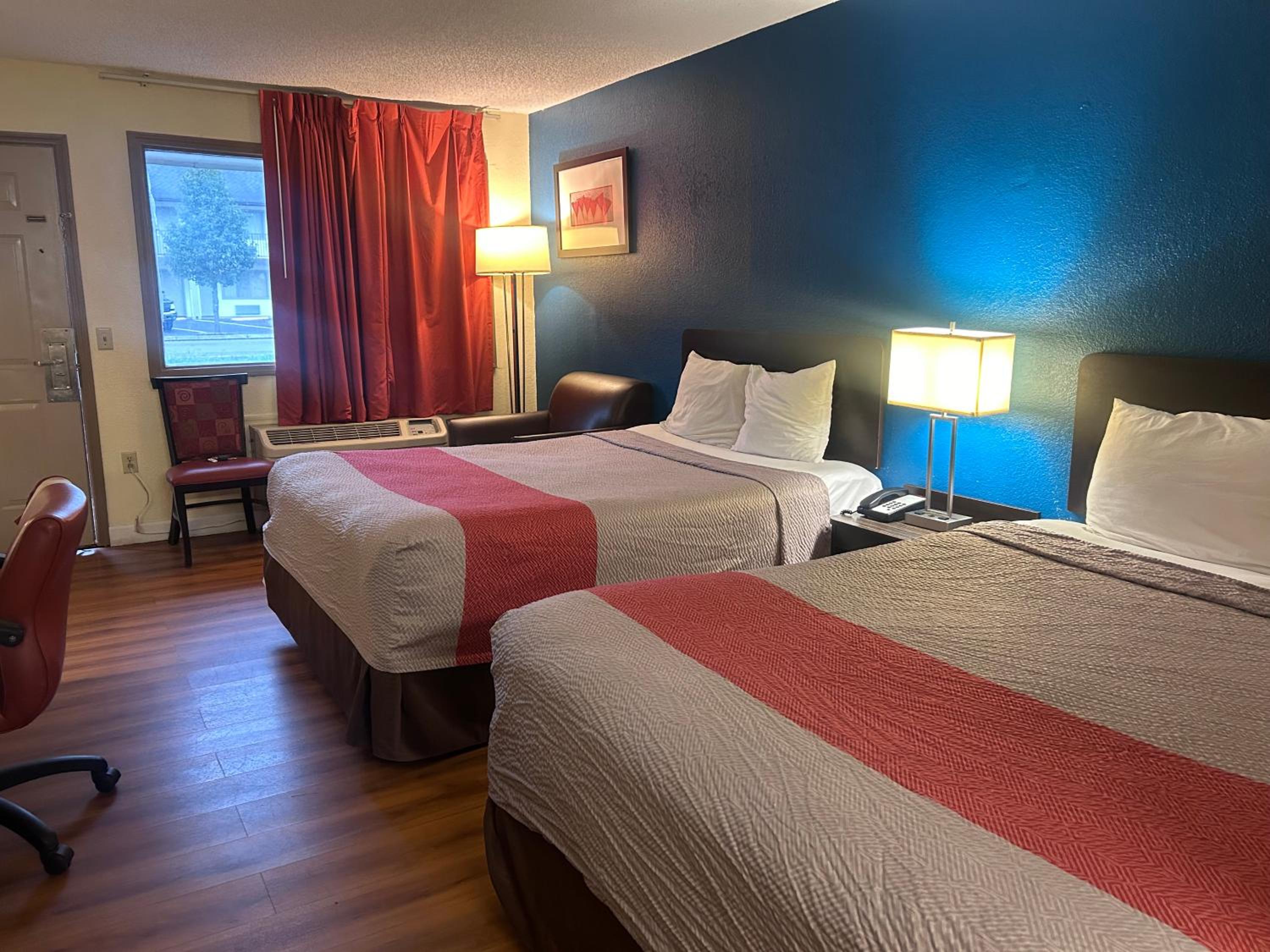 Double Room with Two Double Beds - Photo 5