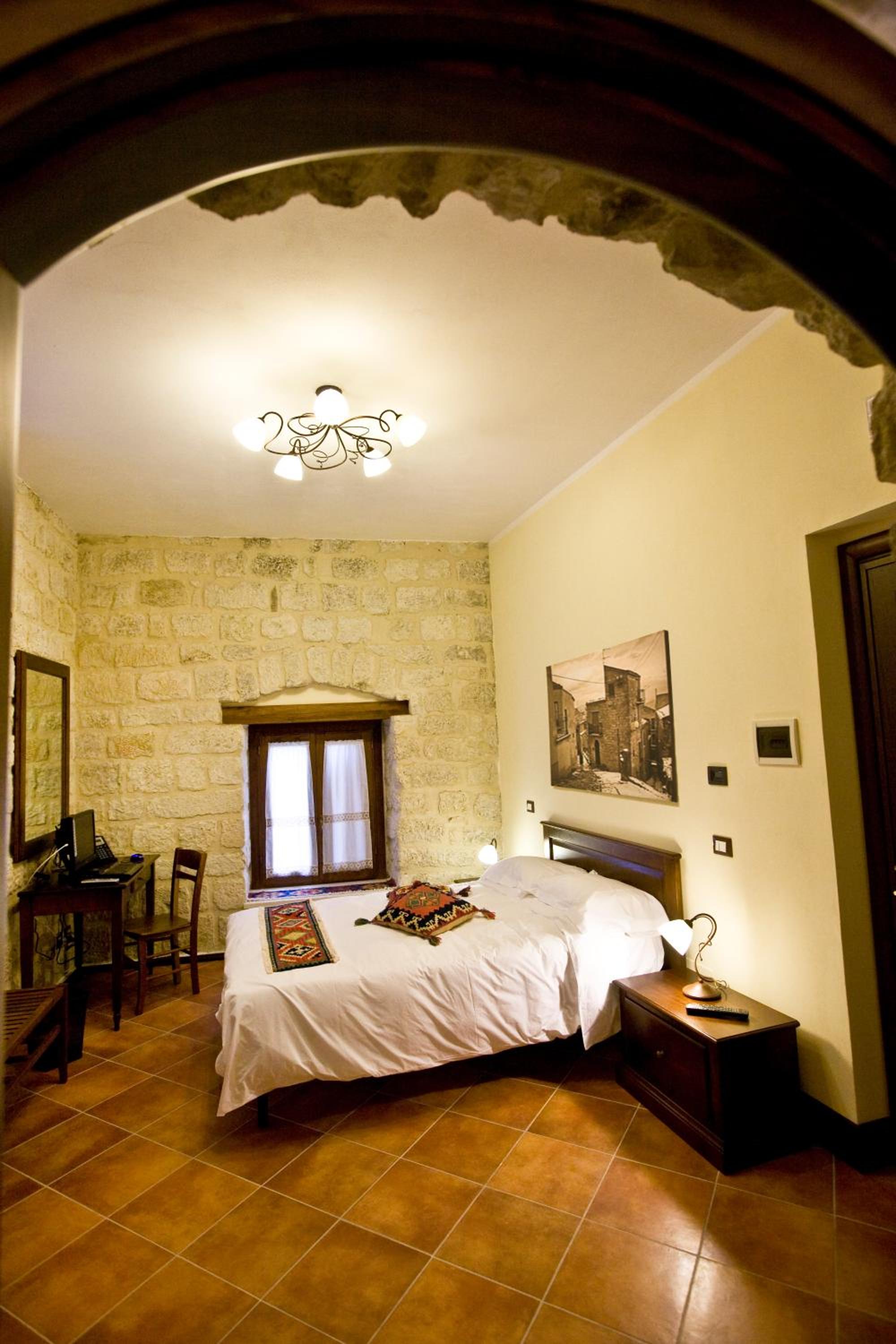 Double Room - Photo 8