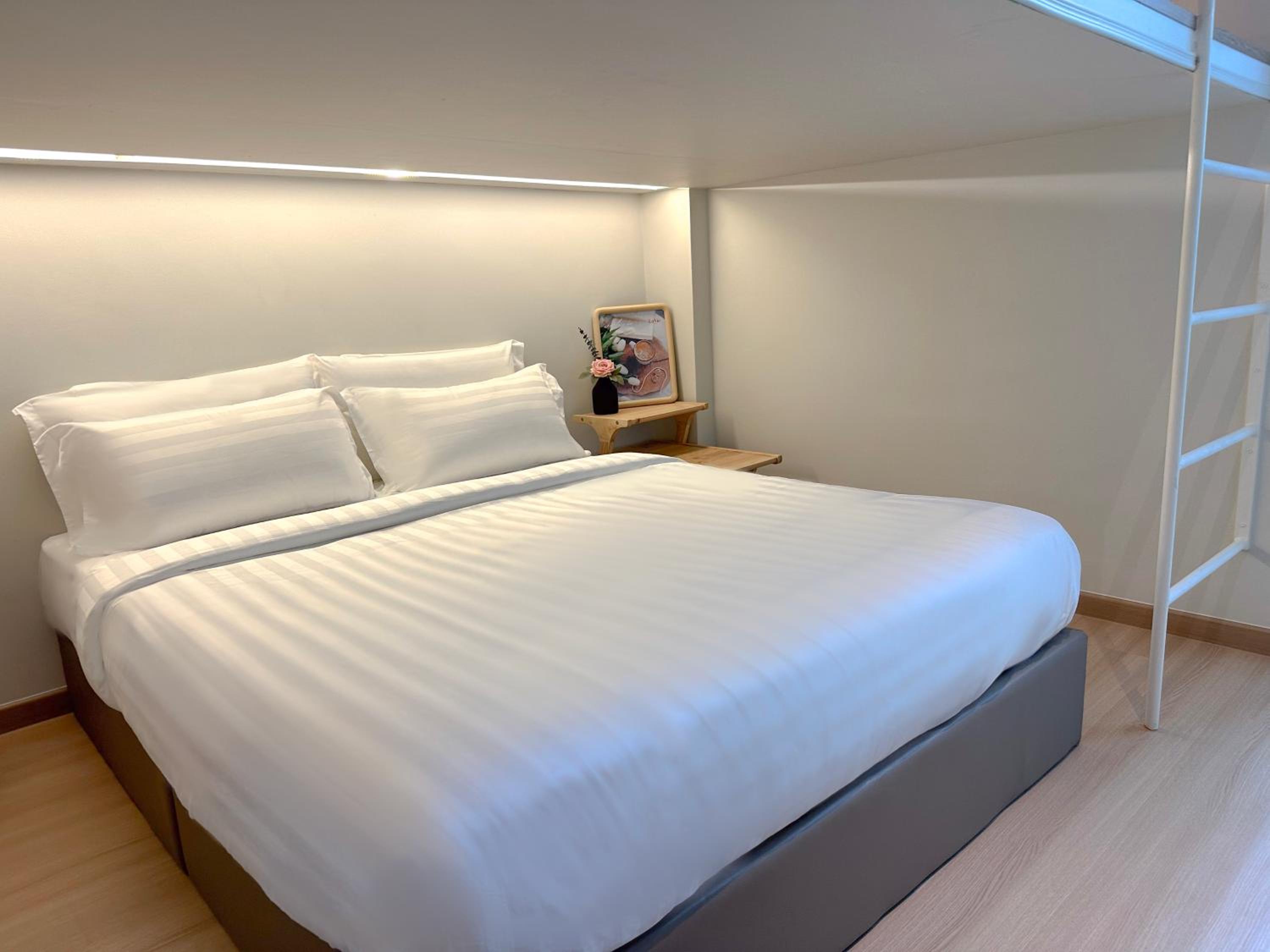 Quad Room Double Deck (Window) - Photo 3