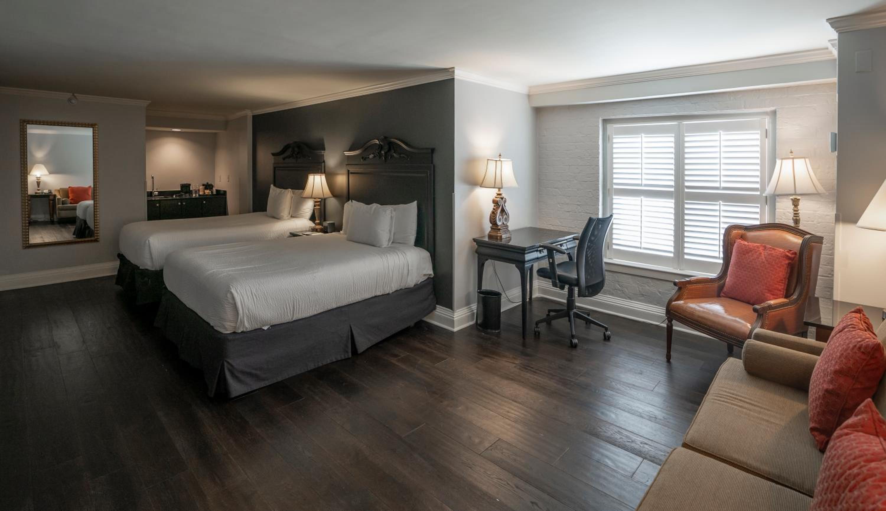 Executive Queen Room with Two Queen Beds - Photo 2