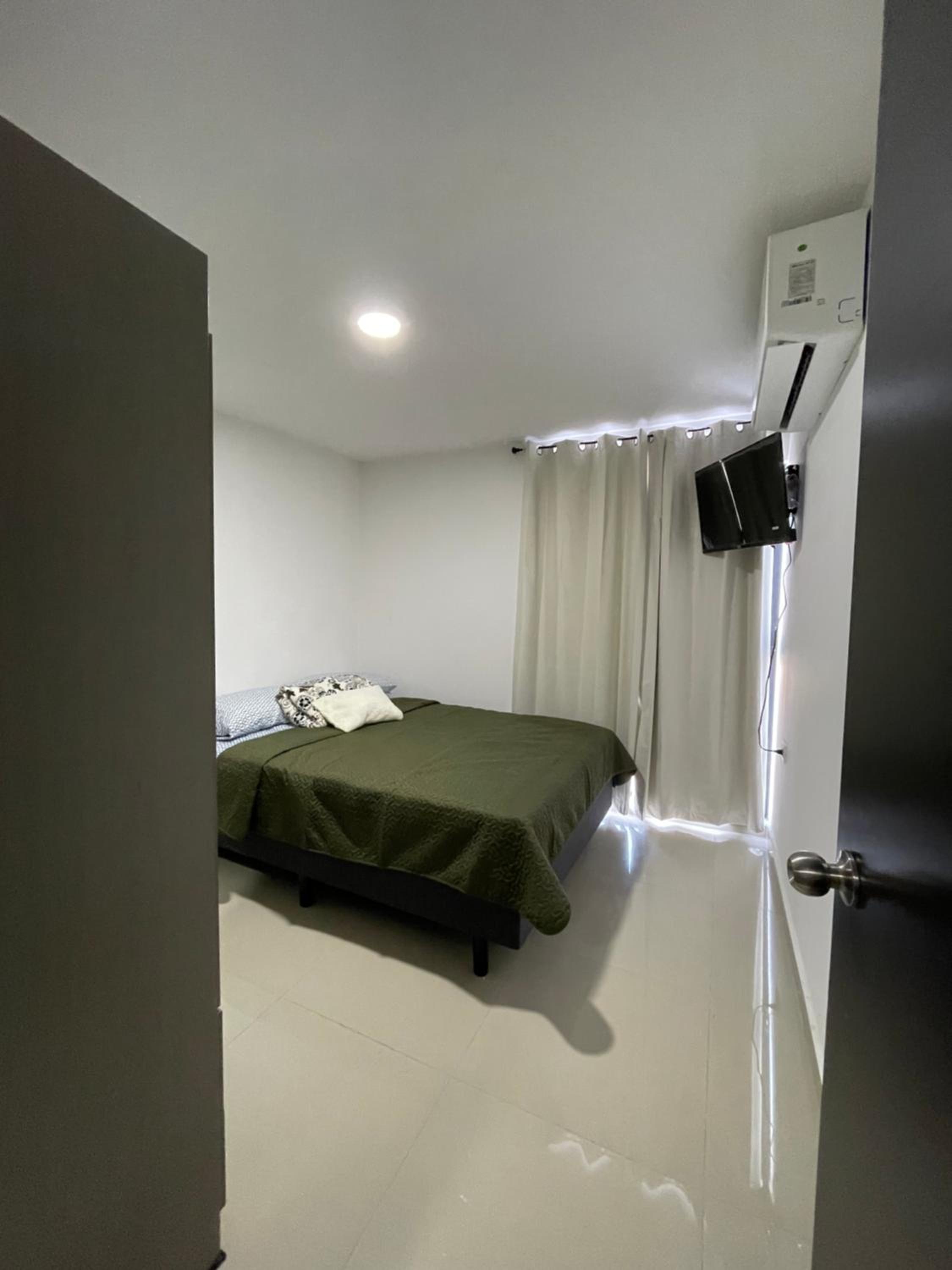 One-Bedroom Apartment photo 1