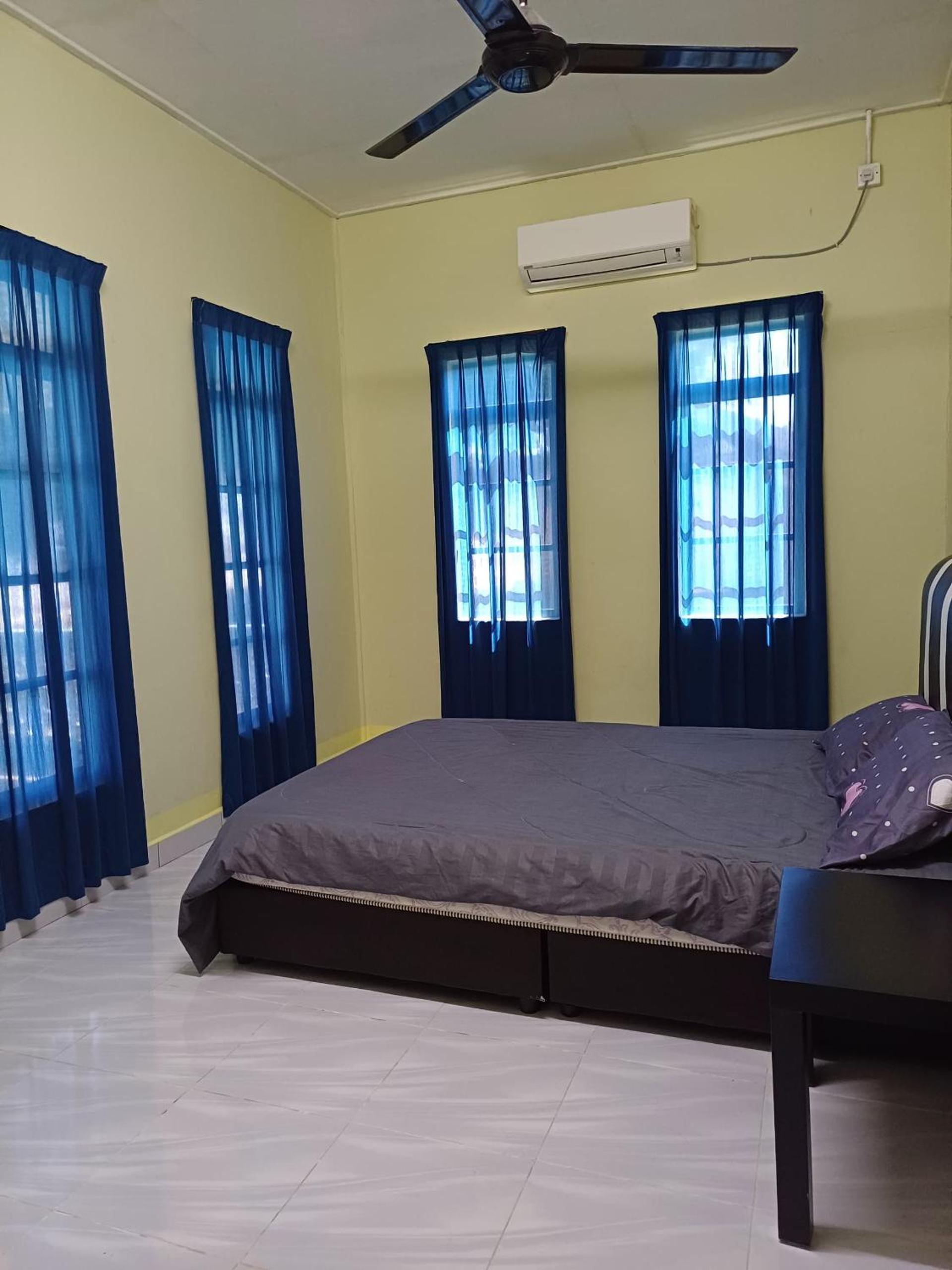 Three-Bedroom House photo 2