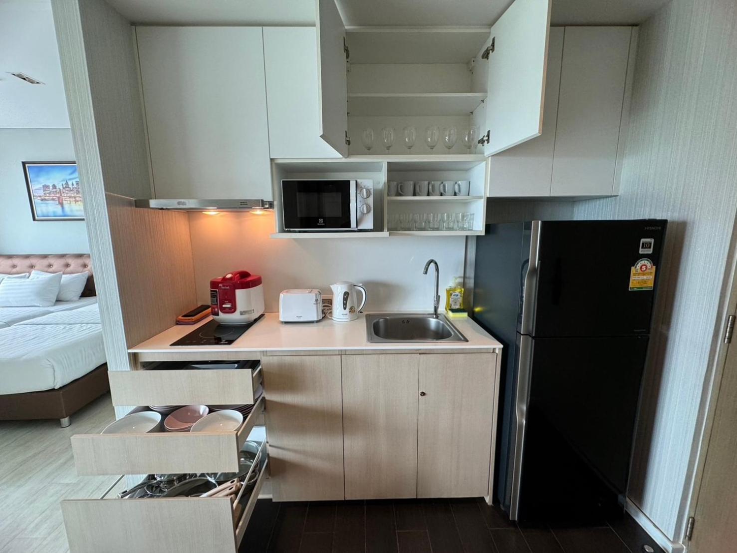Two-Bedroom Apartment with Balcony - Photo 4
