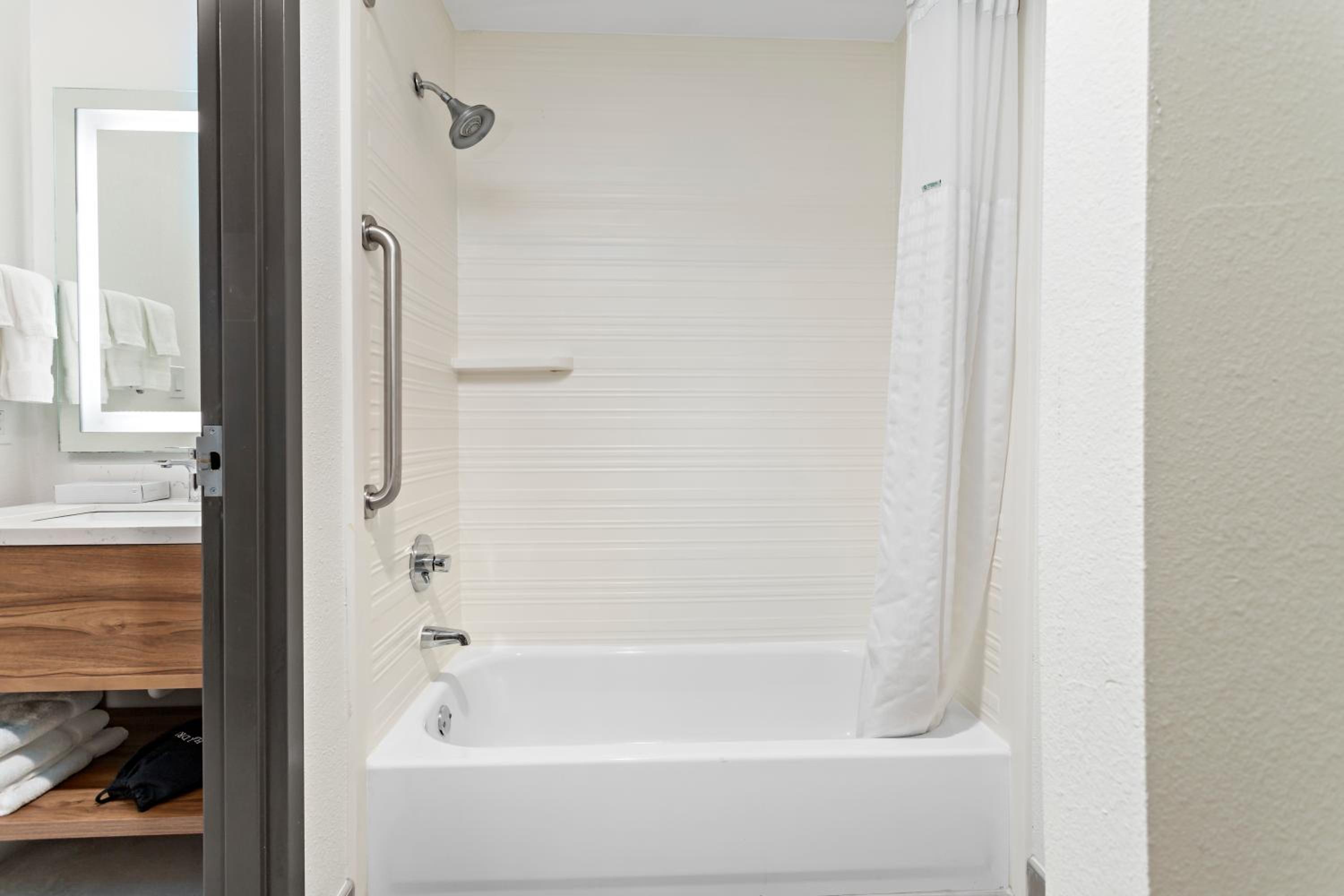 King Efficiency Suite, Non-Smoking - Photo 12