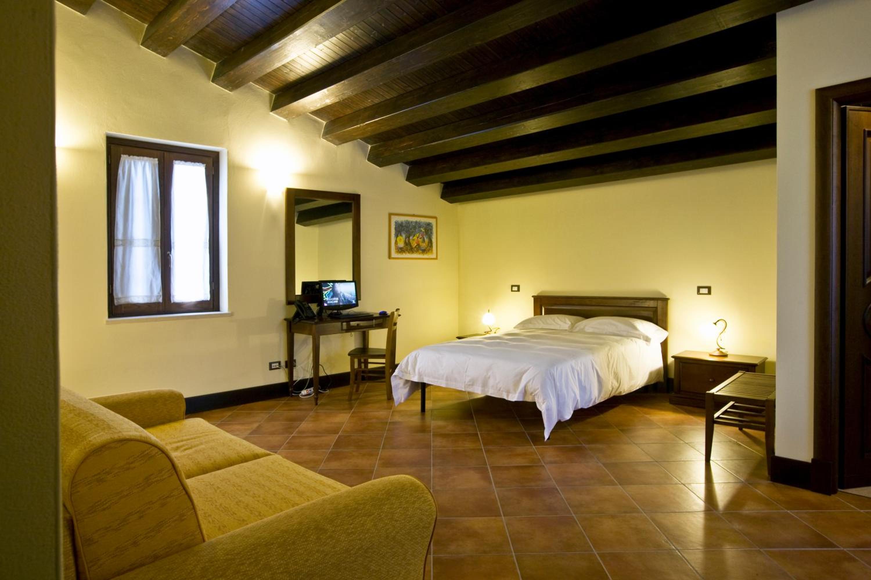 Double Room - Photo 9