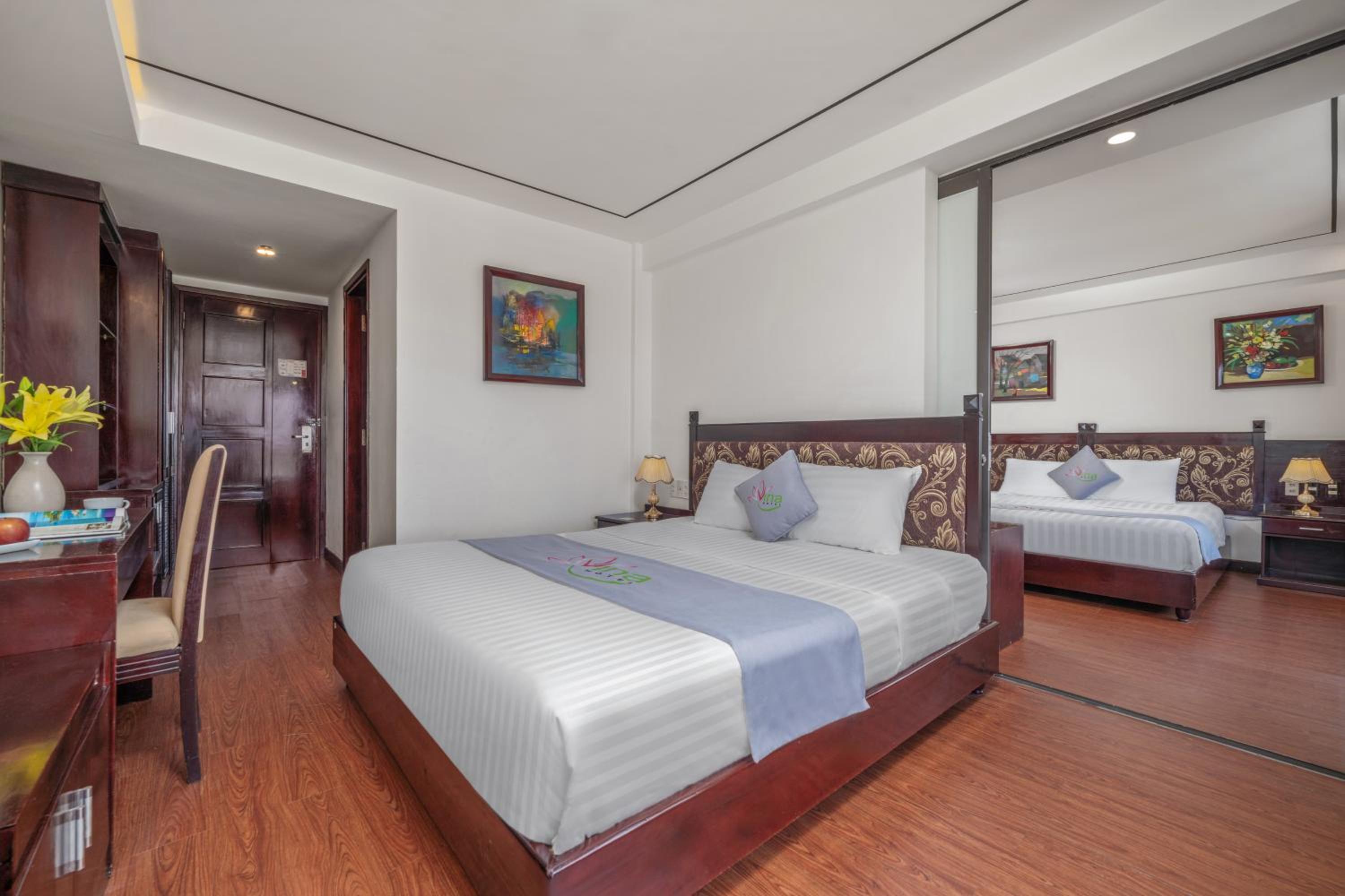 Deluxe Family Room with Garden View photo 2