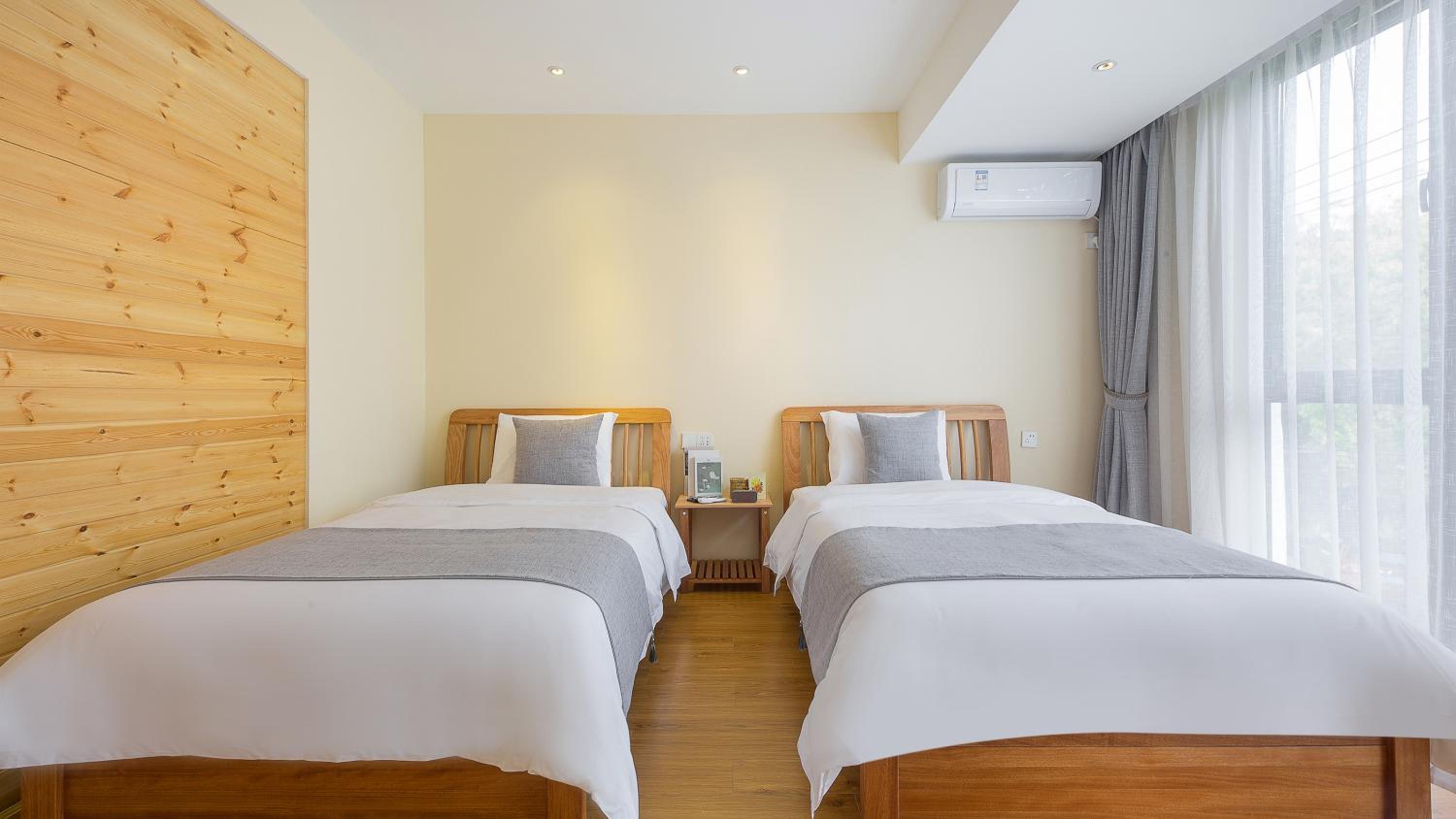 Twin Room with Lake View photo 1