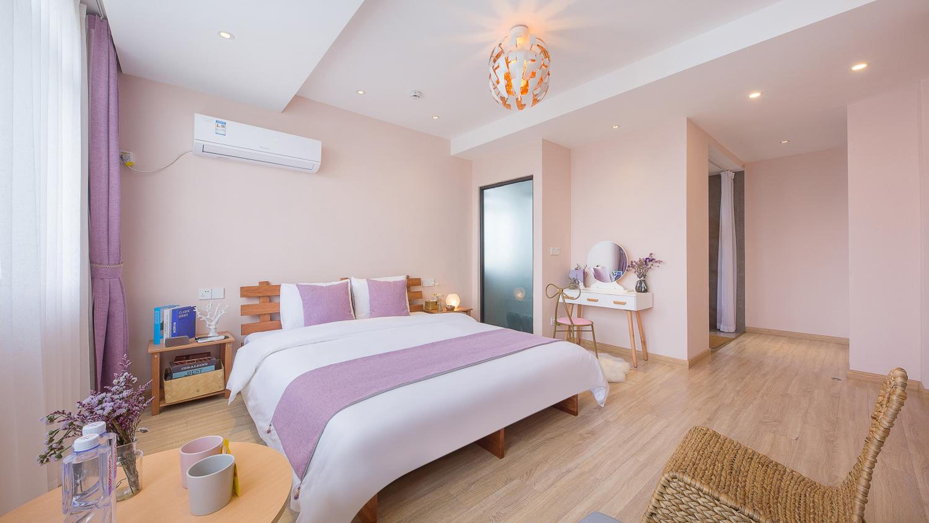 Deluxe King Room photo 1