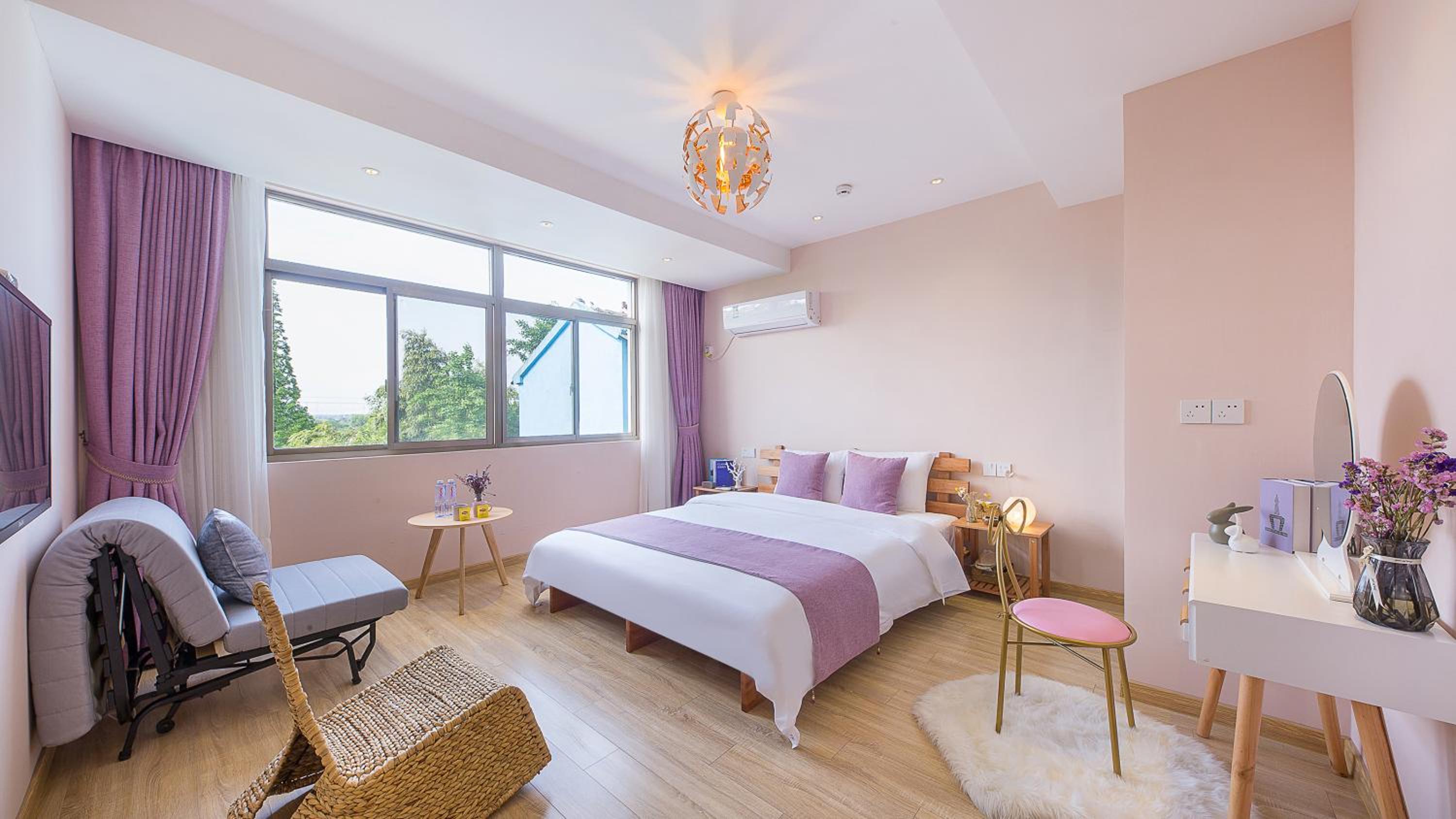 Deluxe King Room photo 2