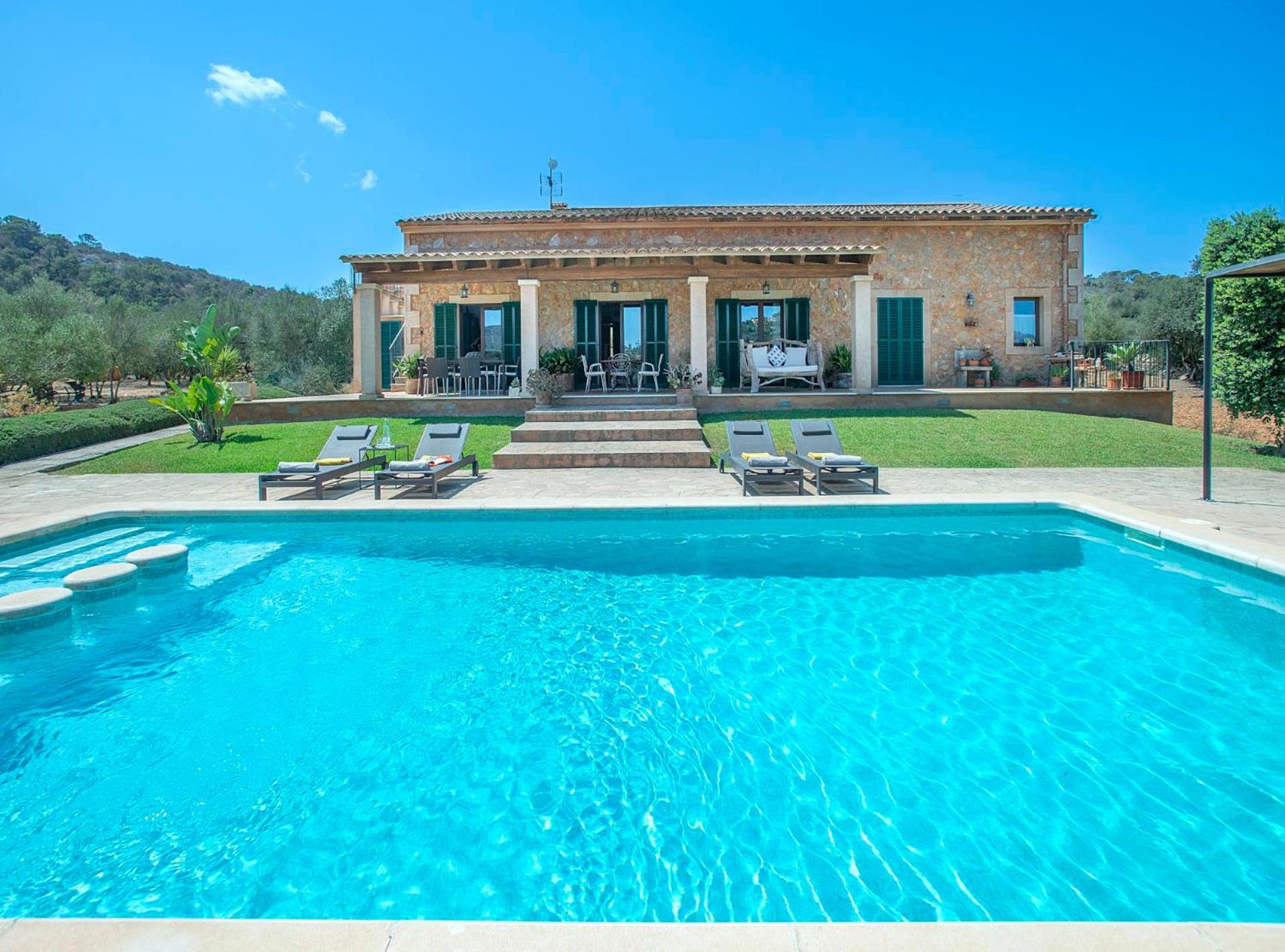 Three-Bedroom Villa photo 2