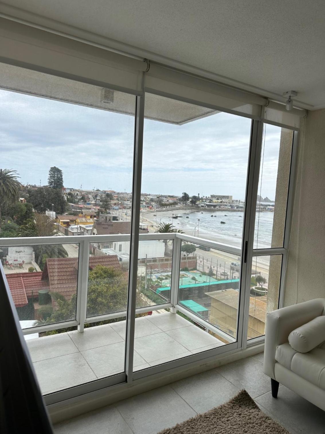 Two-Bedroom Apartment With Balcony And Sea View photo 3